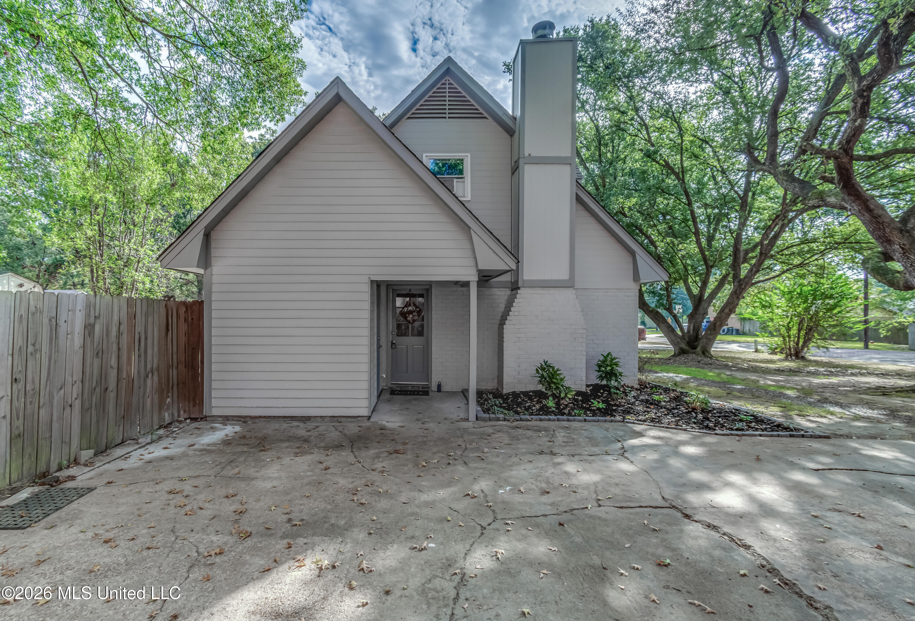 214 Salem Square Property Photo 8