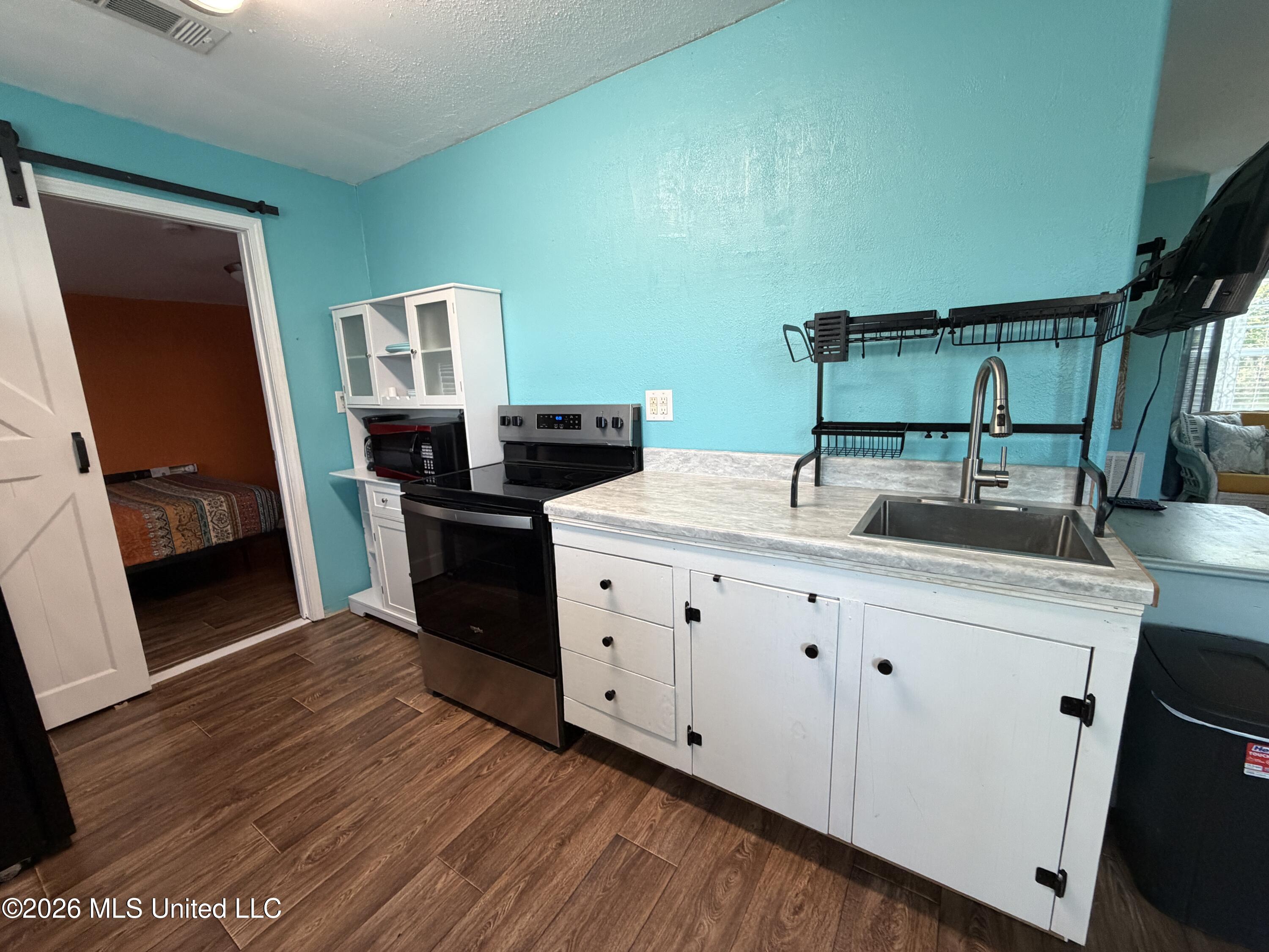 4099 Shark Street Property Photo 4