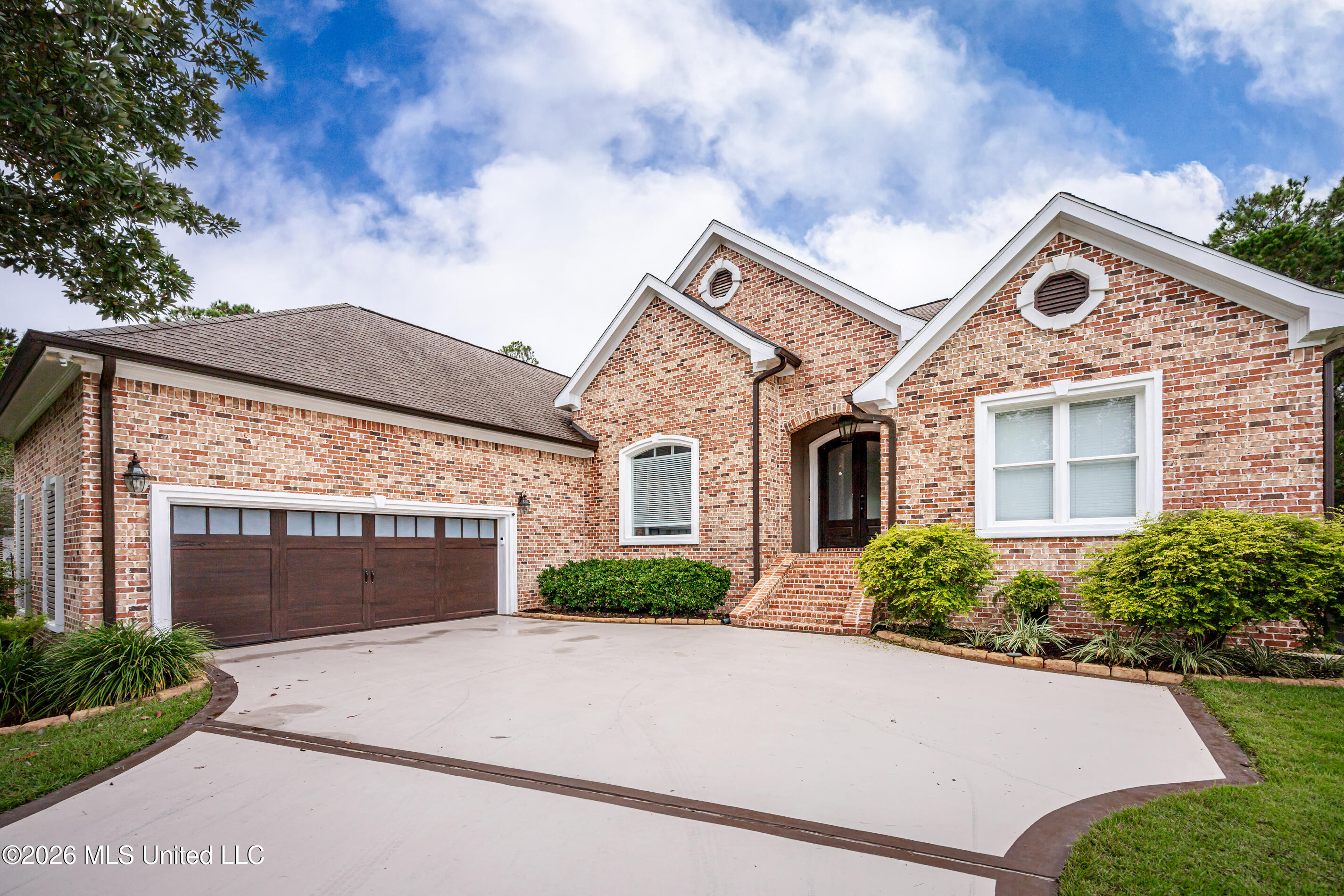 7035 Greenview Cove Property Photo 1