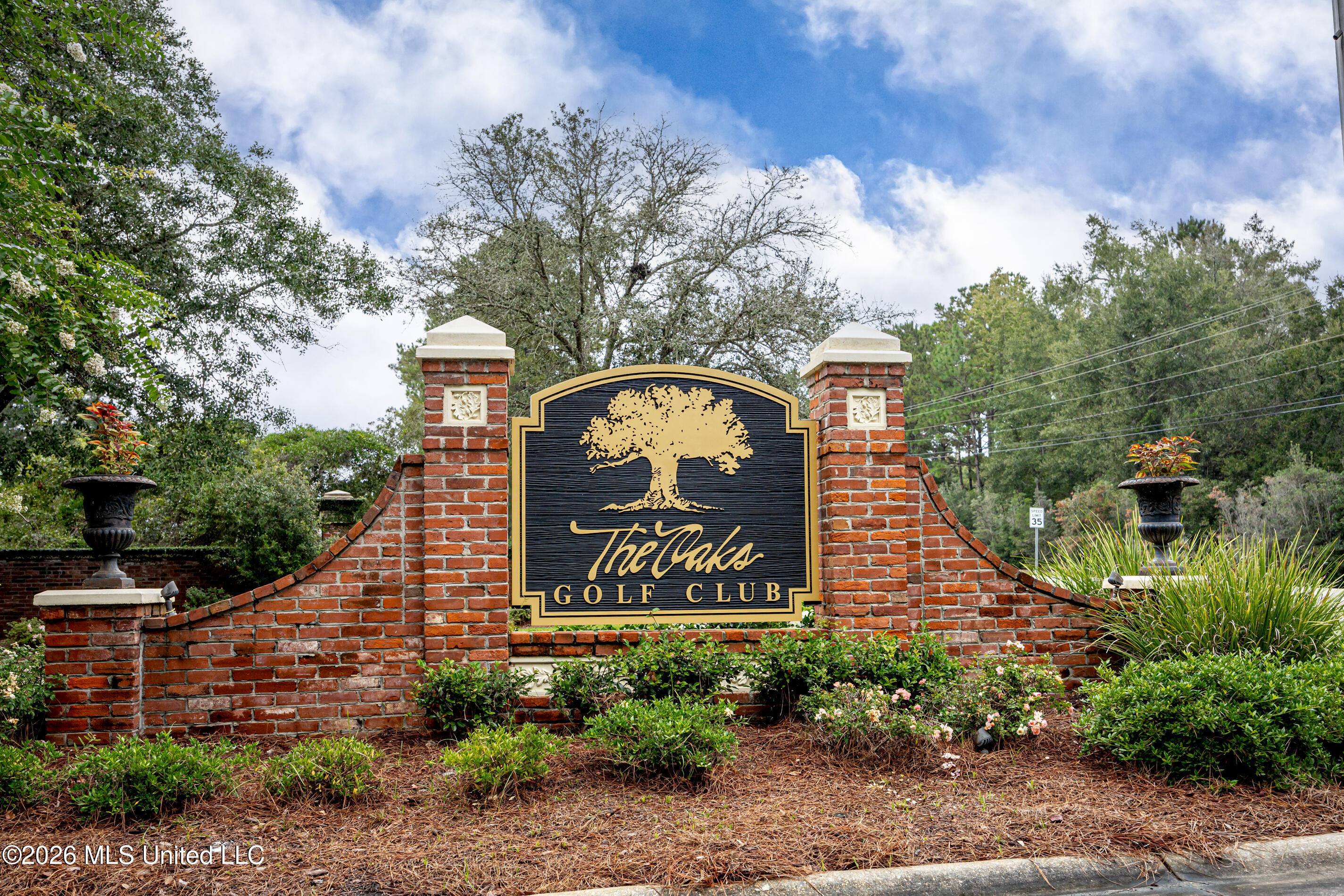 7035 Greenview Cove Property Photo 2