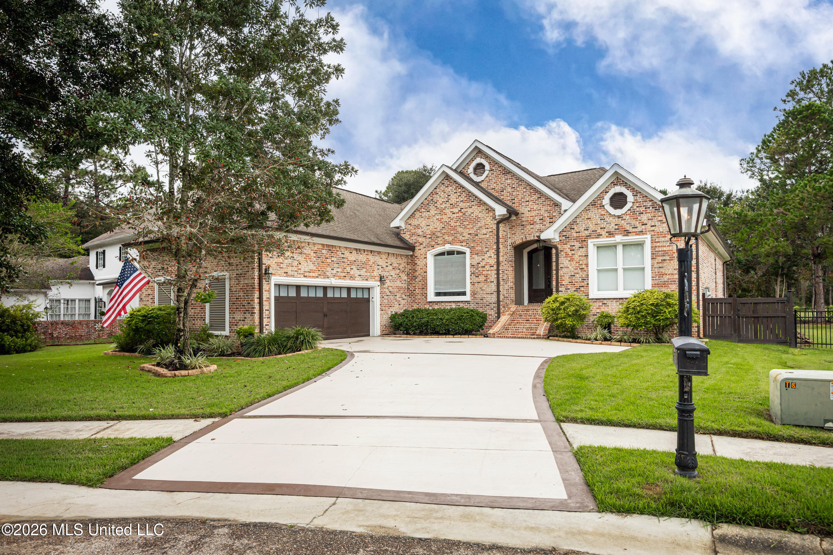 7035 Greenview Cove Property Photo 3