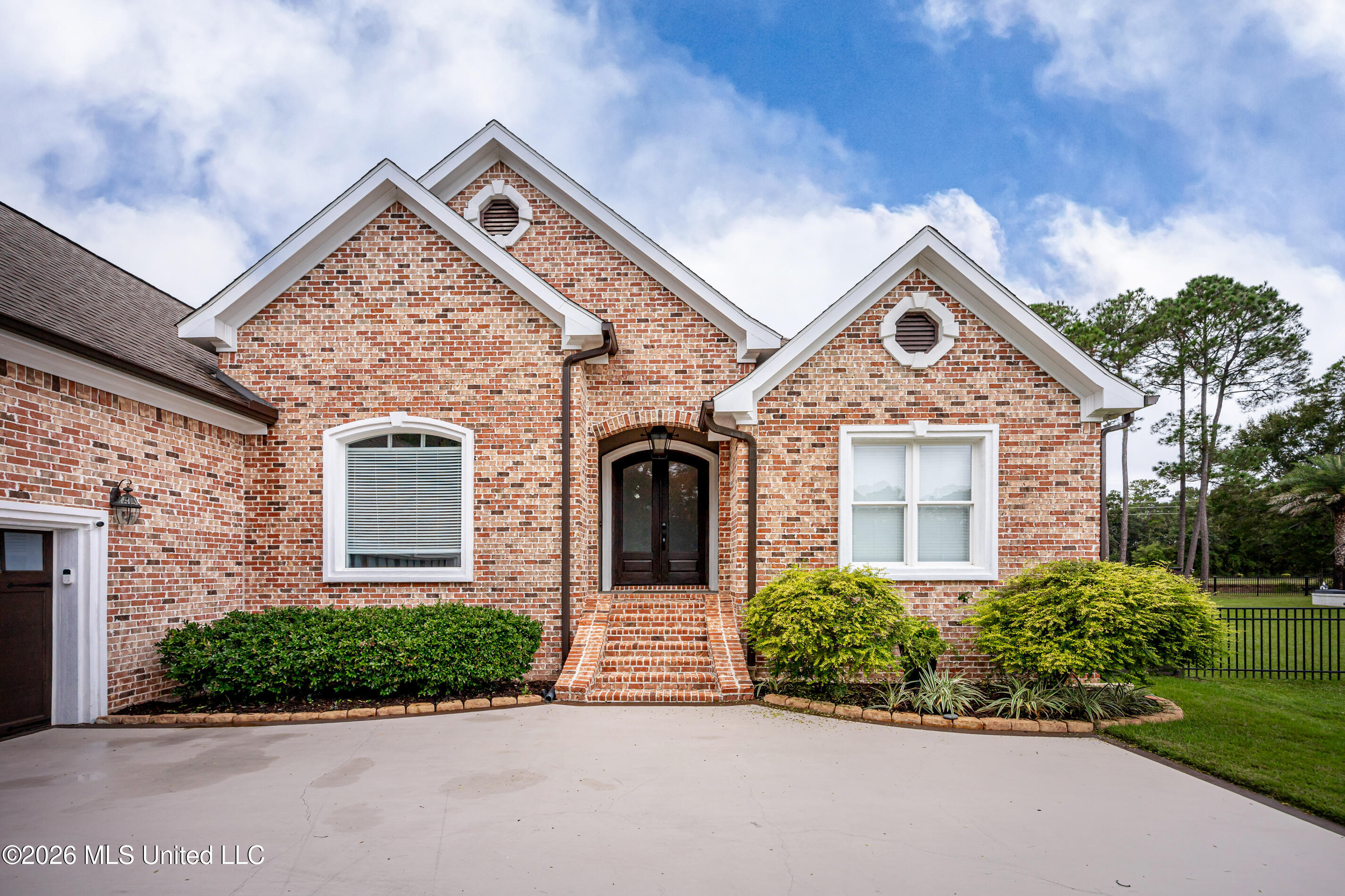 7035 Greenview Cove Property Photo 6