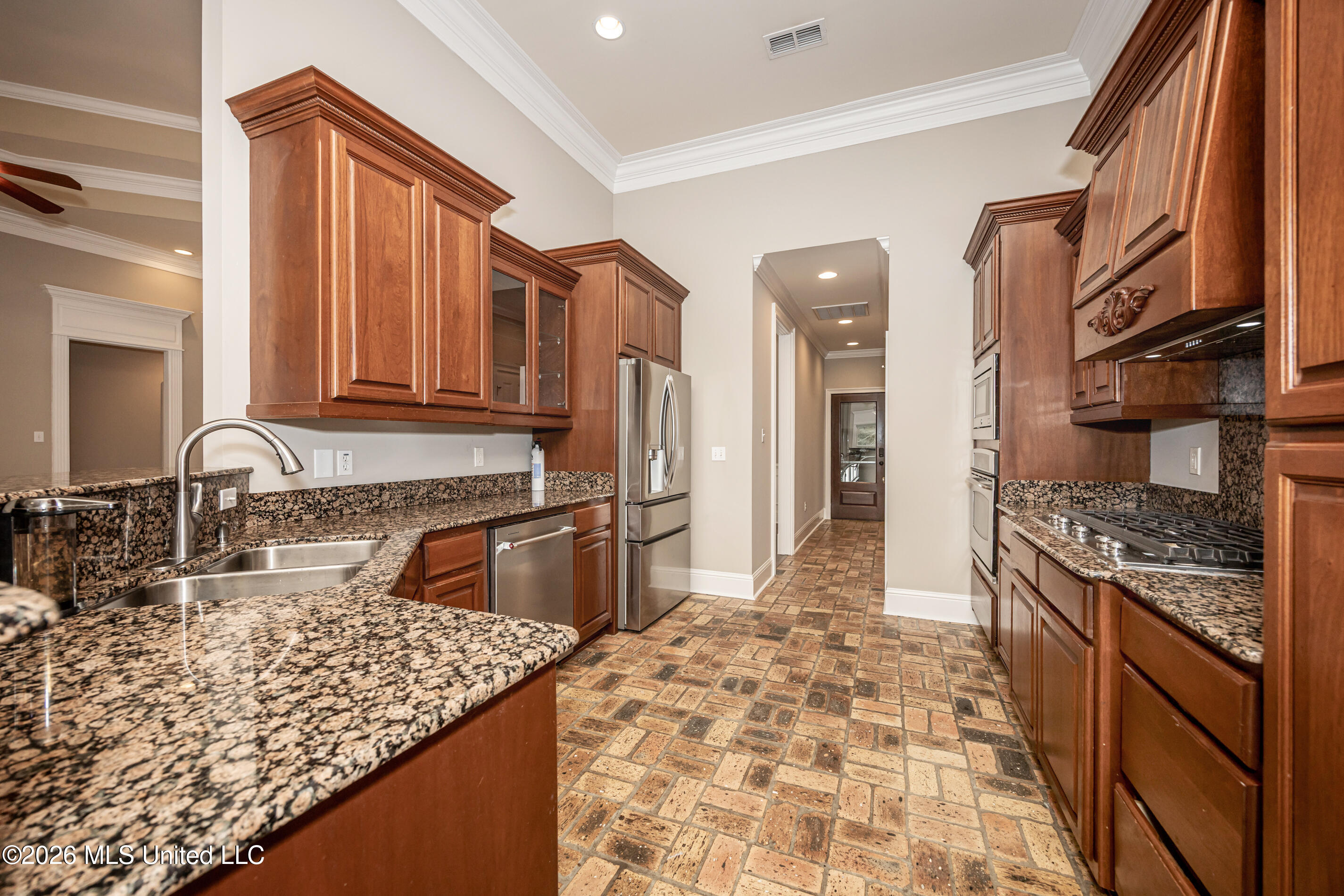 7035 Greenview Cove Property Photo 24