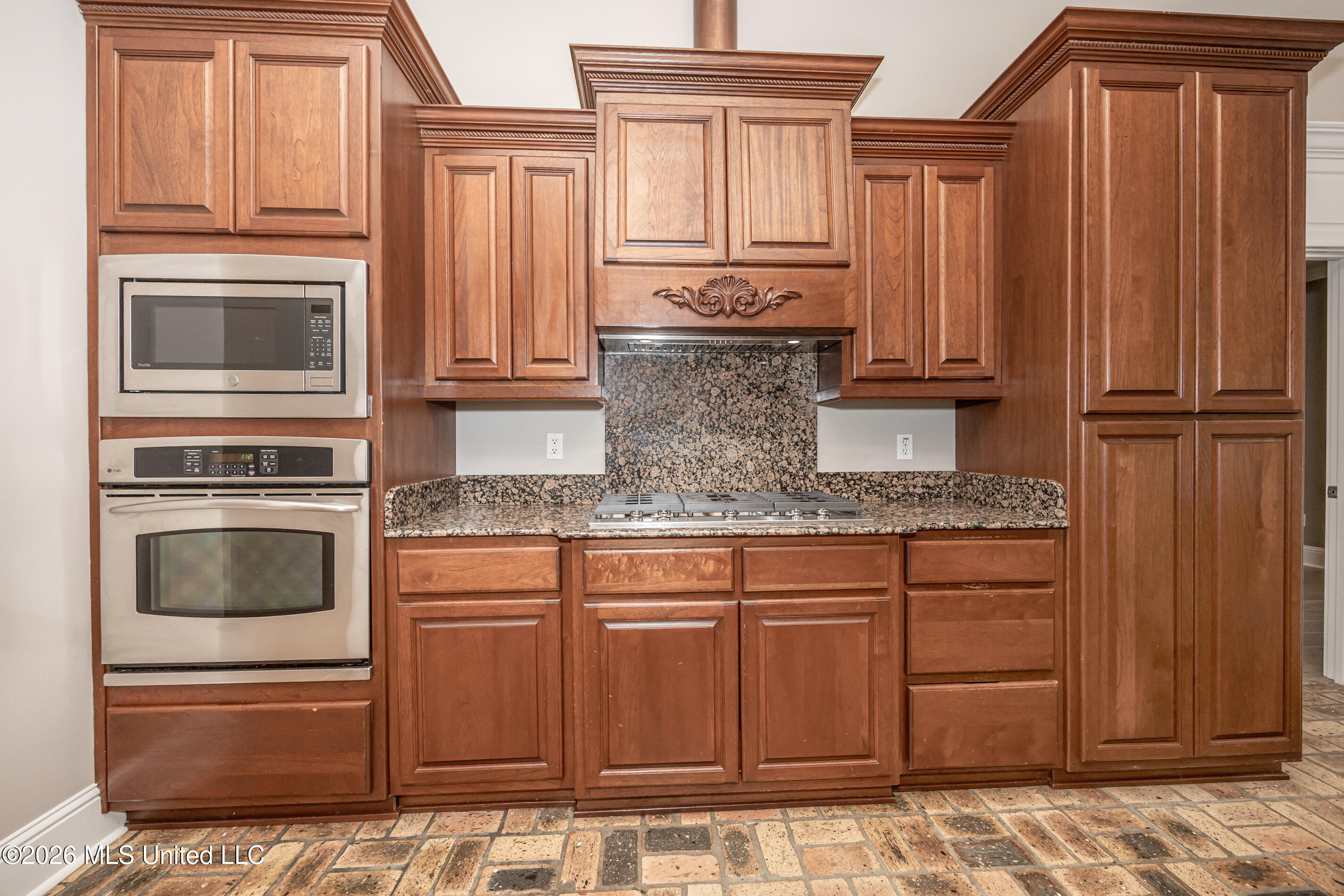 7035 Greenview Cove Property Photo 27