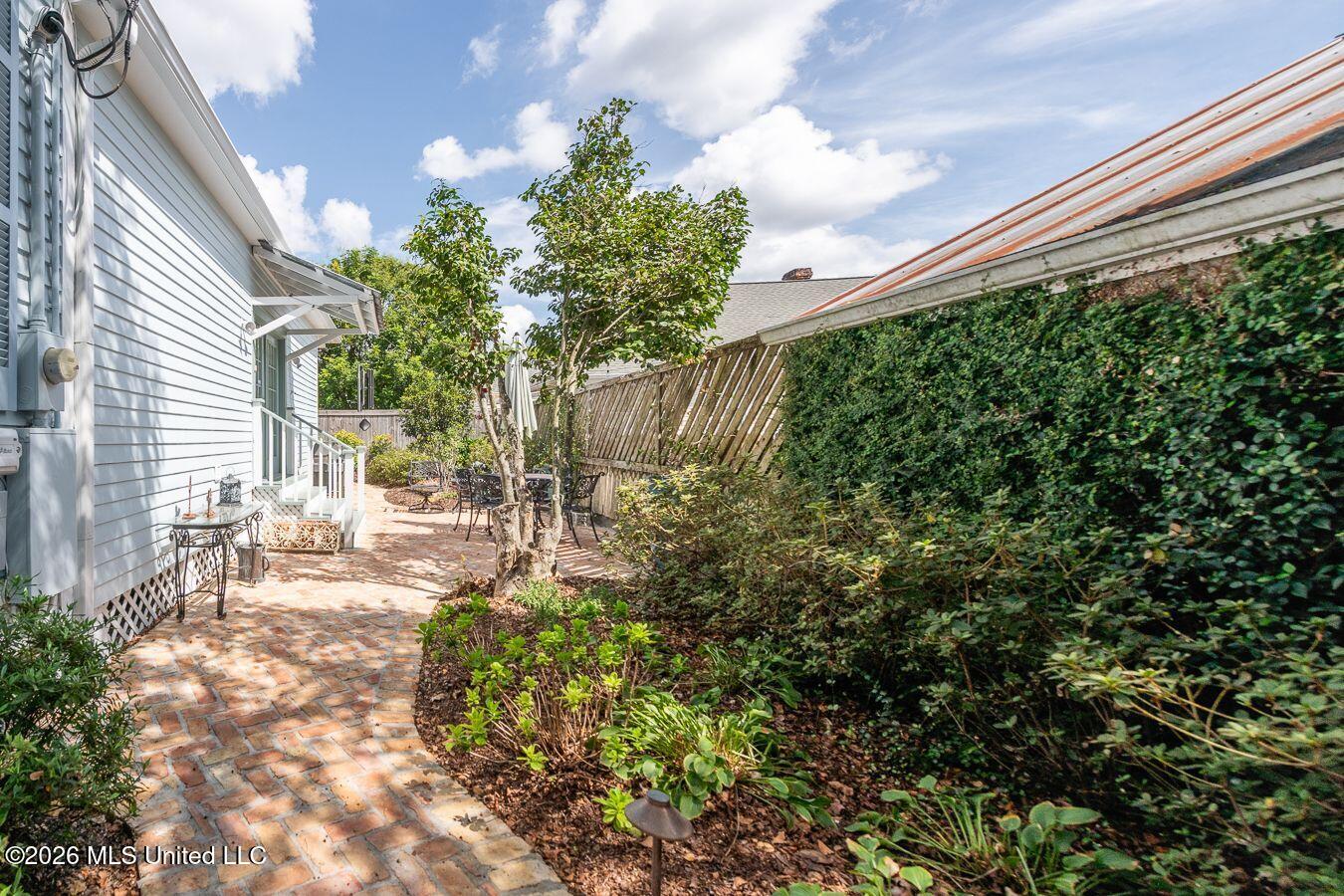 507 Orleans Street Property Photo 5