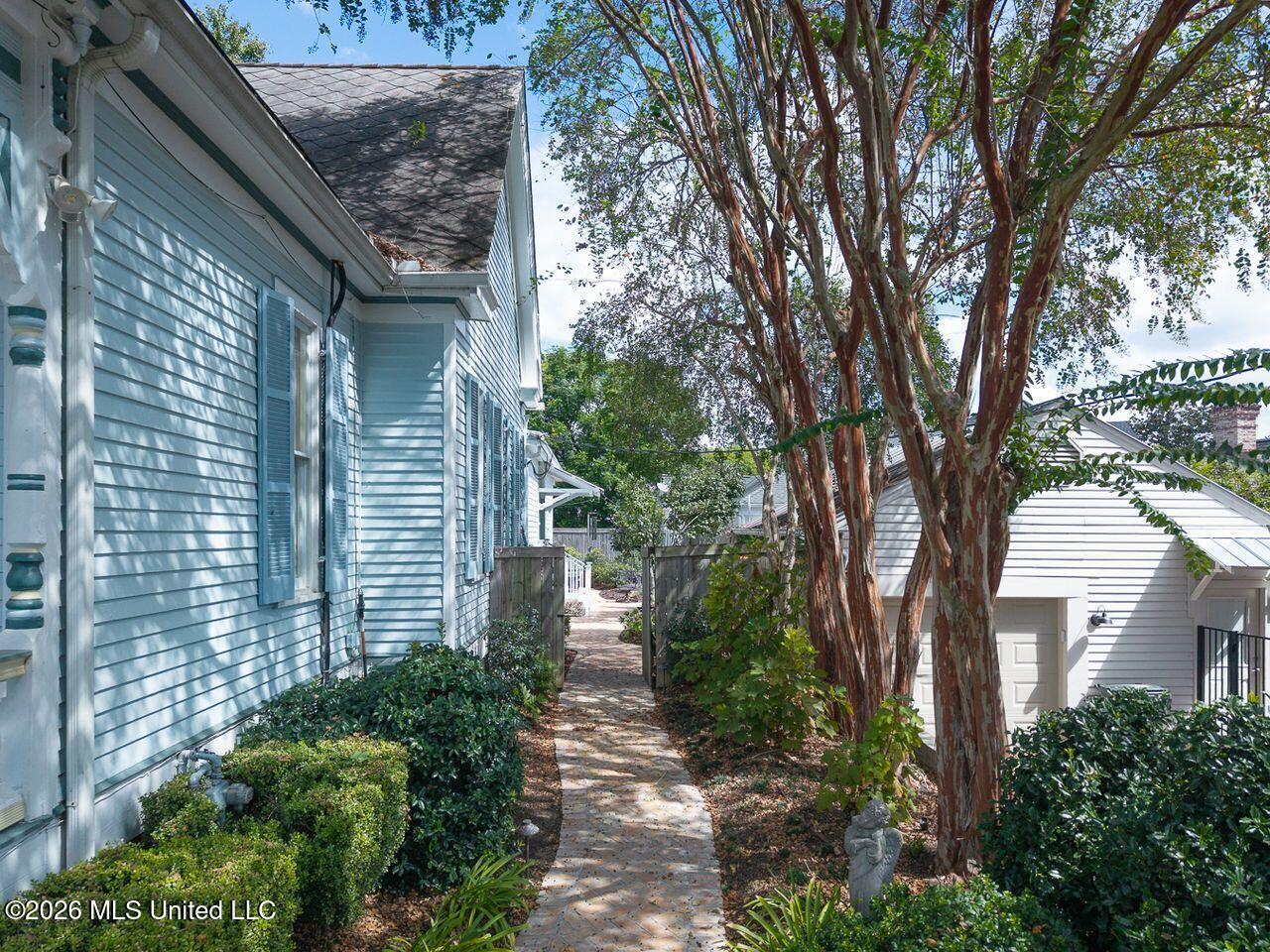 507 Orleans Street Property Photo 6