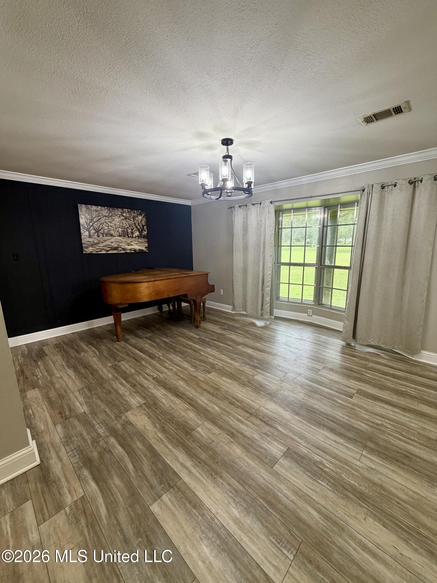 425 Spruce Street Property Photo 3