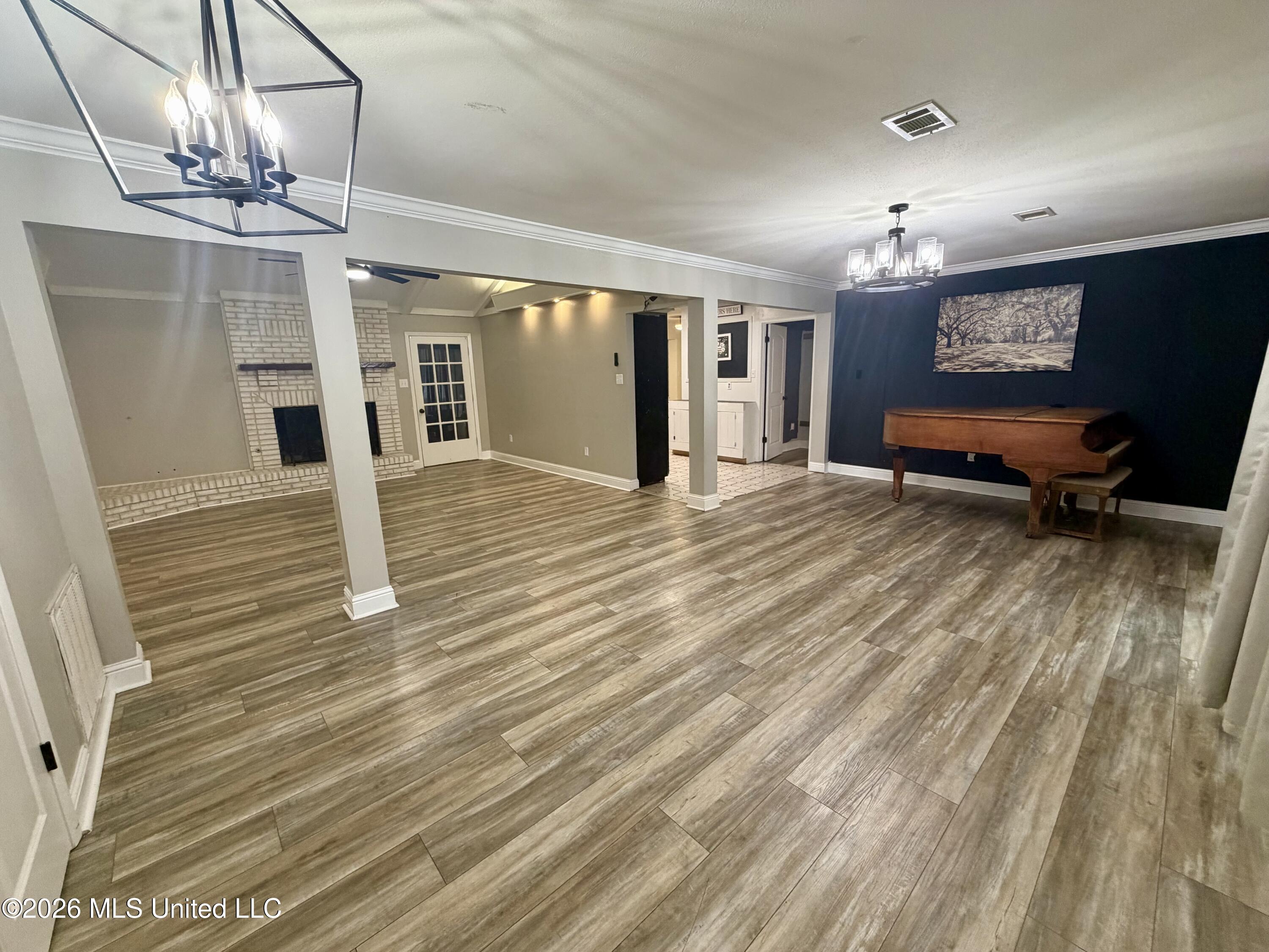 425 Spruce Street Property Photo 4