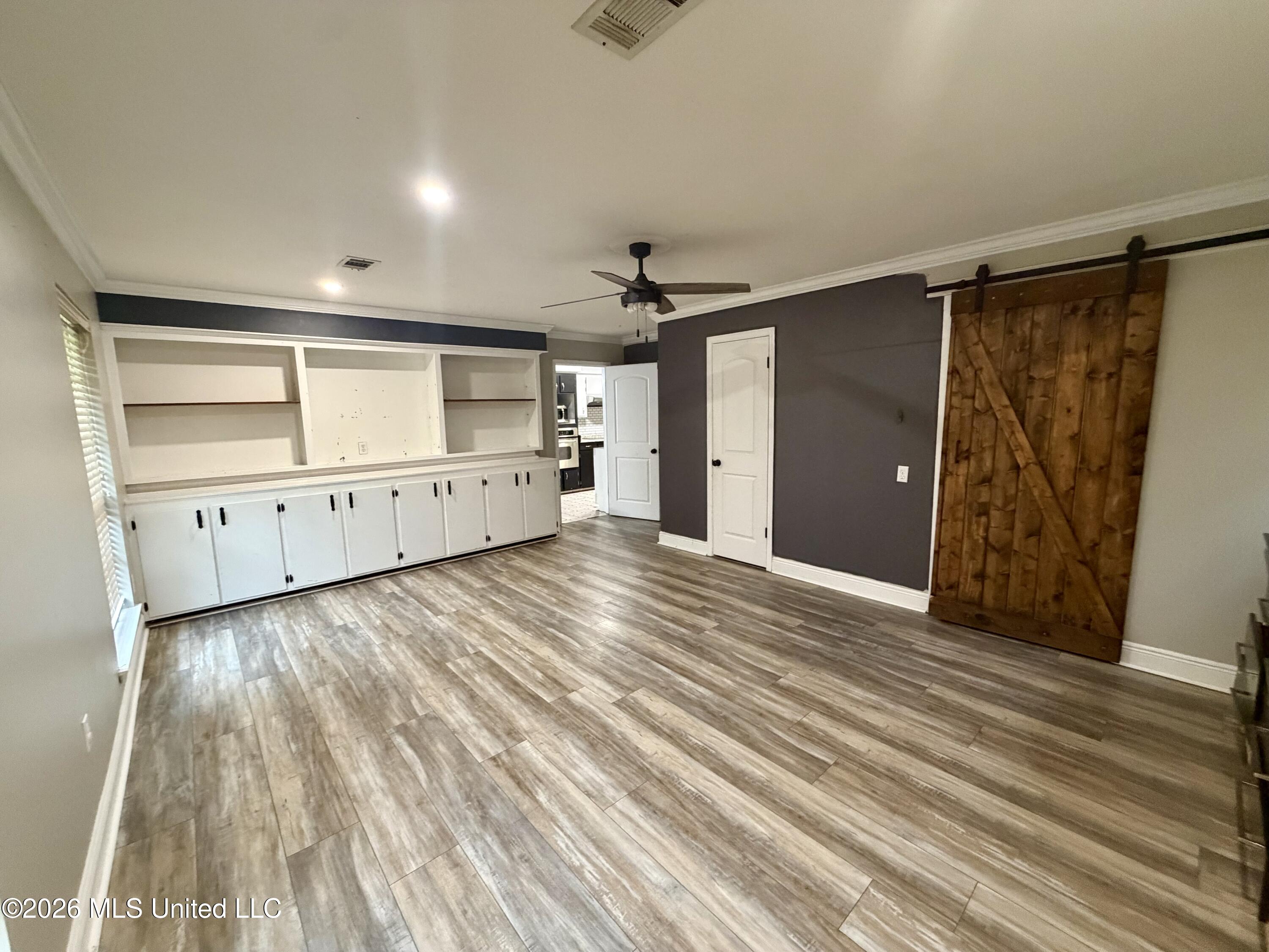 425 Spruce Street Property Photo 5
