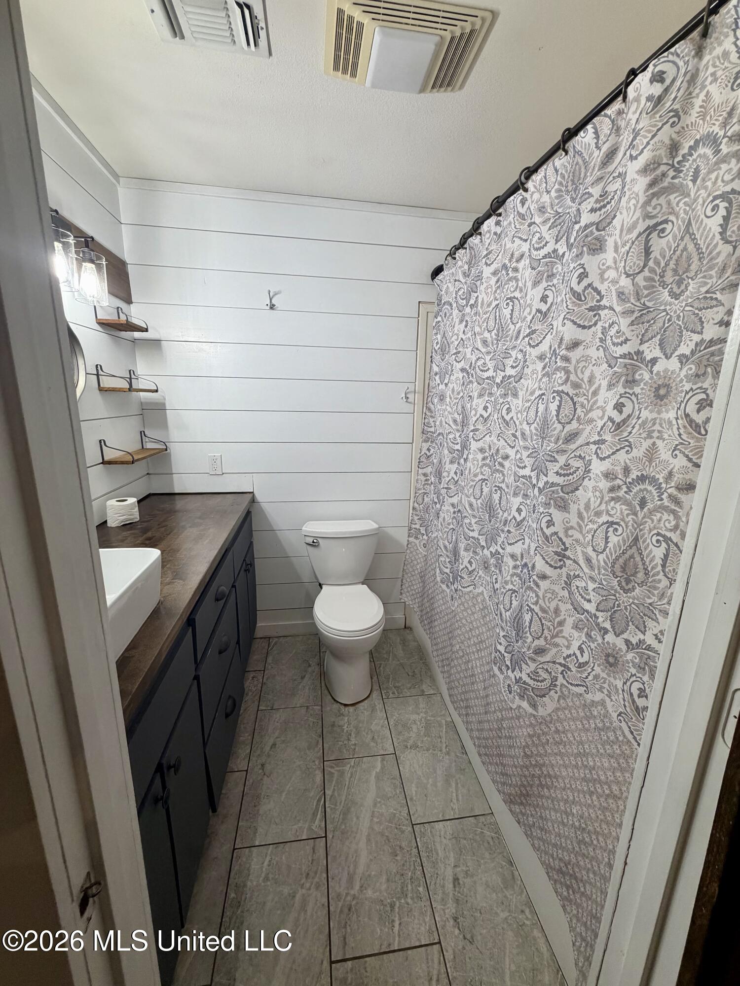 425 Spruce Street Property Photo 8
