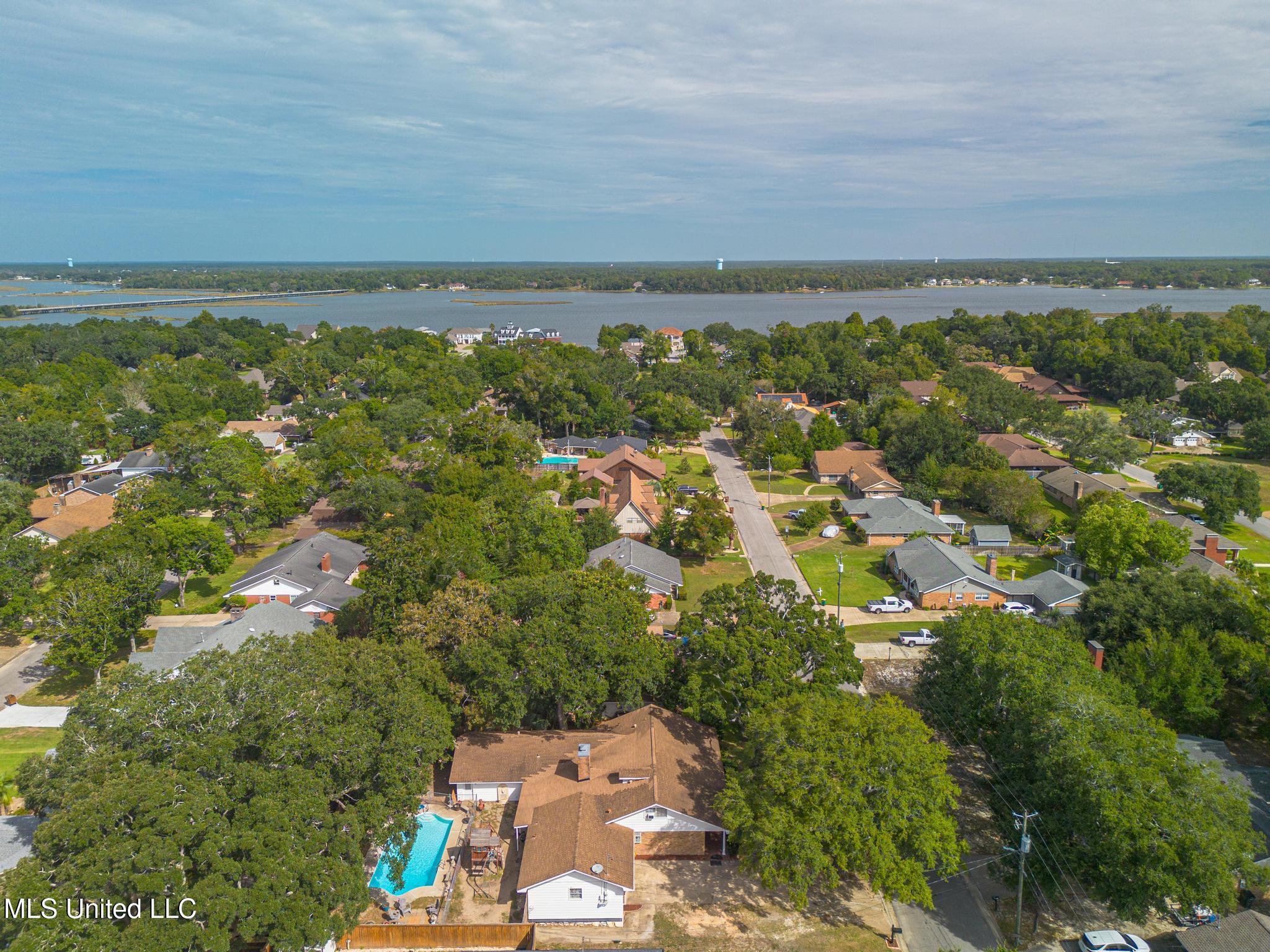 409 Linda Drive Property Photo 2