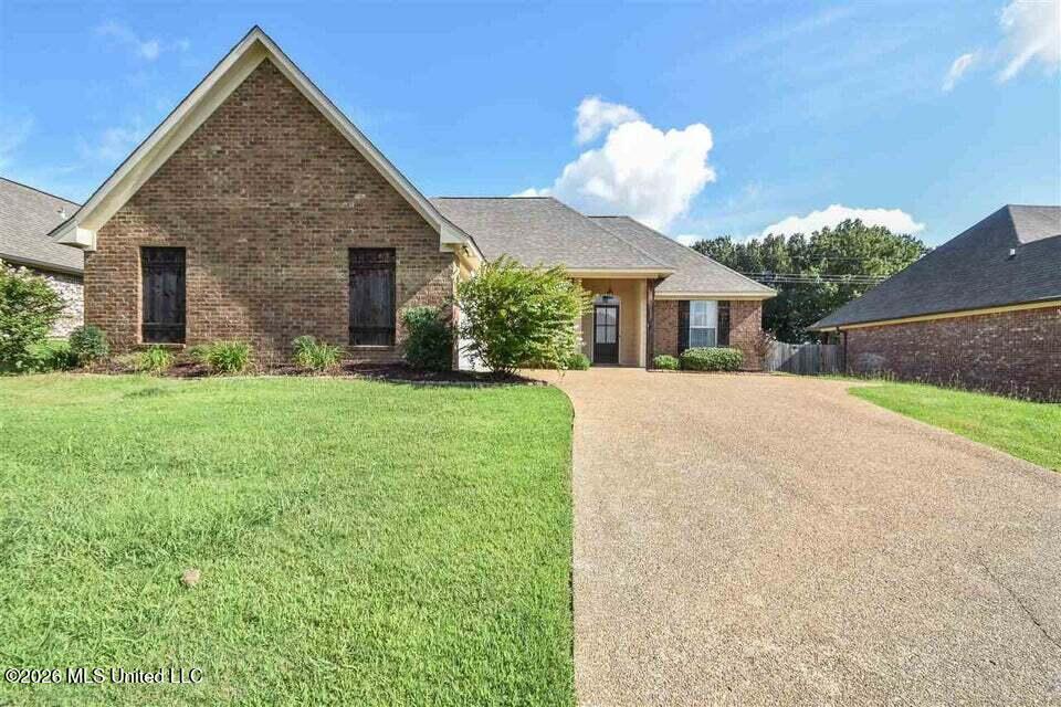 112 E Clearview Drive Property Photo 1