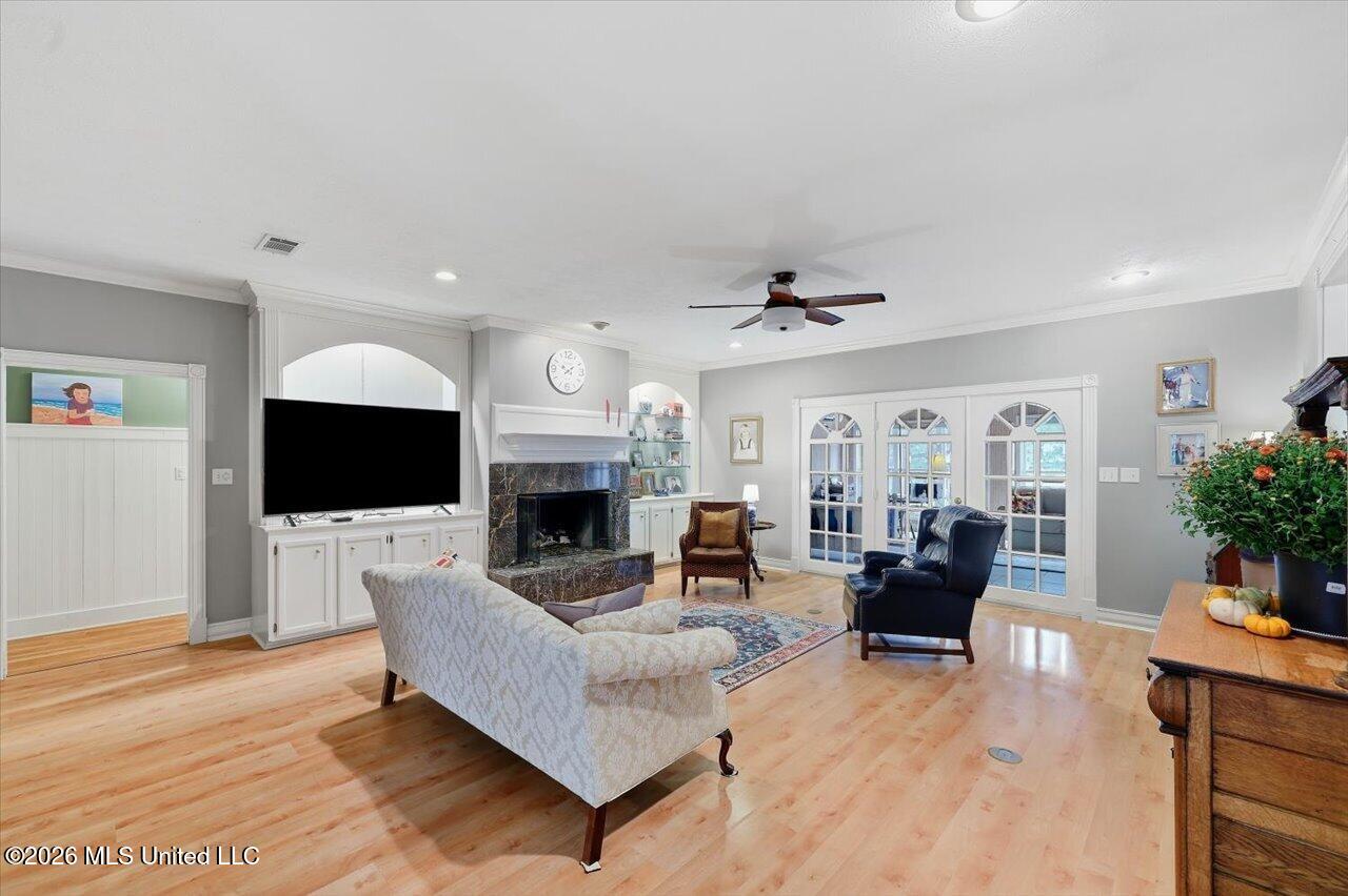 206 Hillside Street Property Photo 7