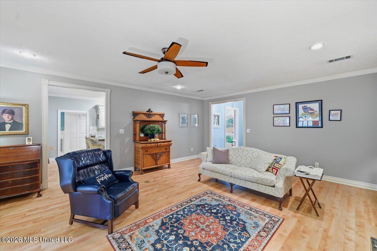 206 Hillside Street Property Photo 10