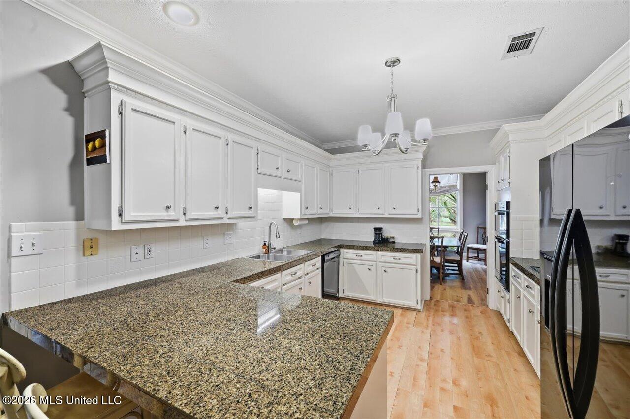 206 Hillside Street Property Photo 11