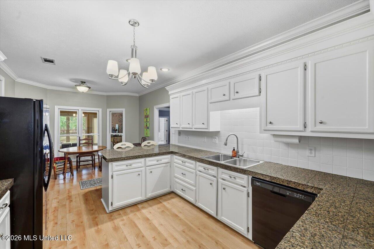 206 Hillside Street Property Photo 13