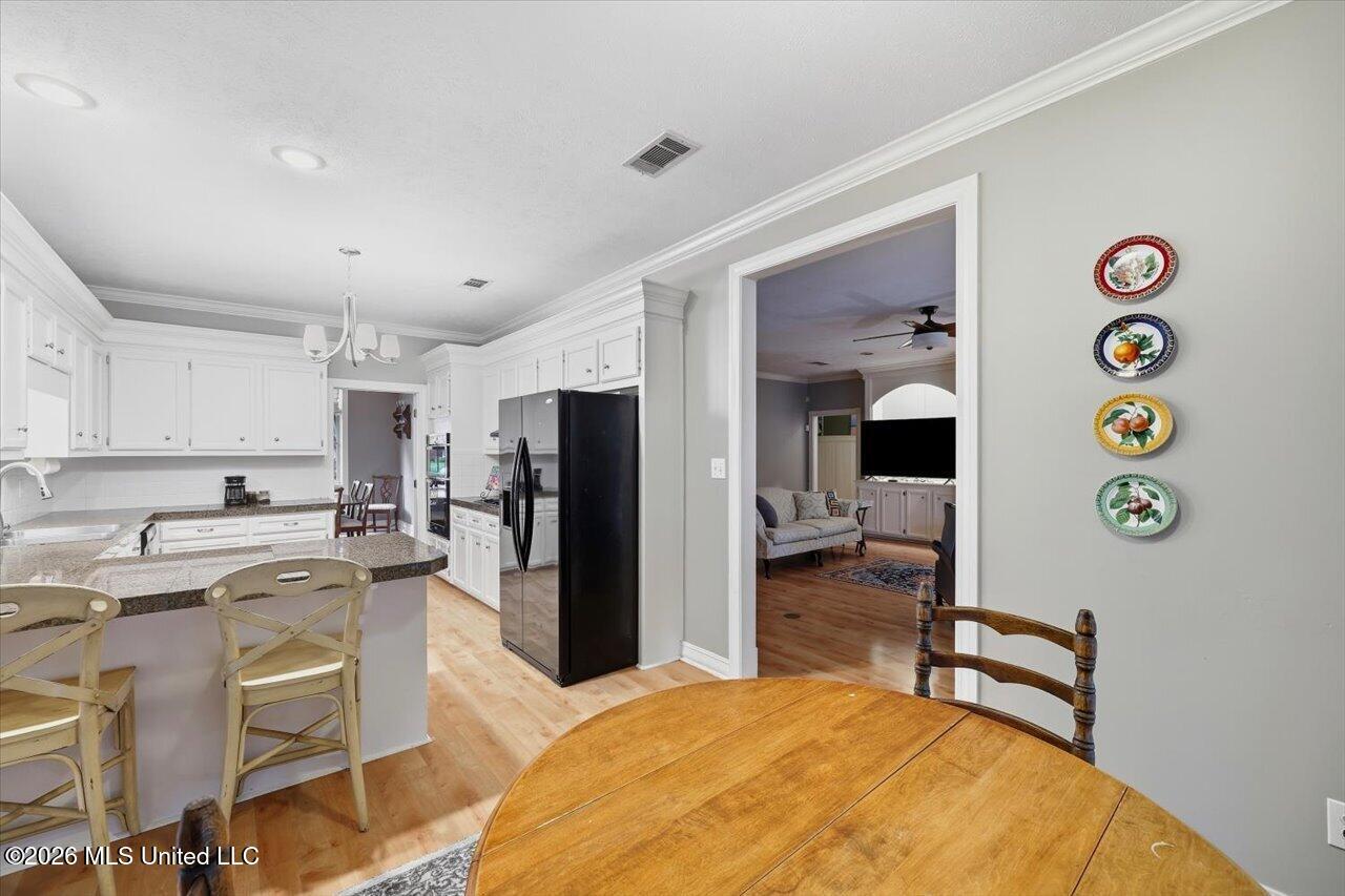 206 Hillside Street Property Photo 16