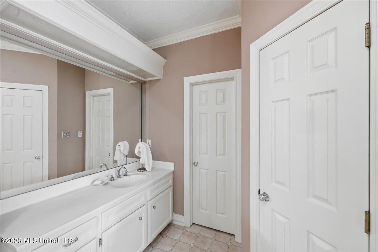 206 Hillside Street Property Photo 24