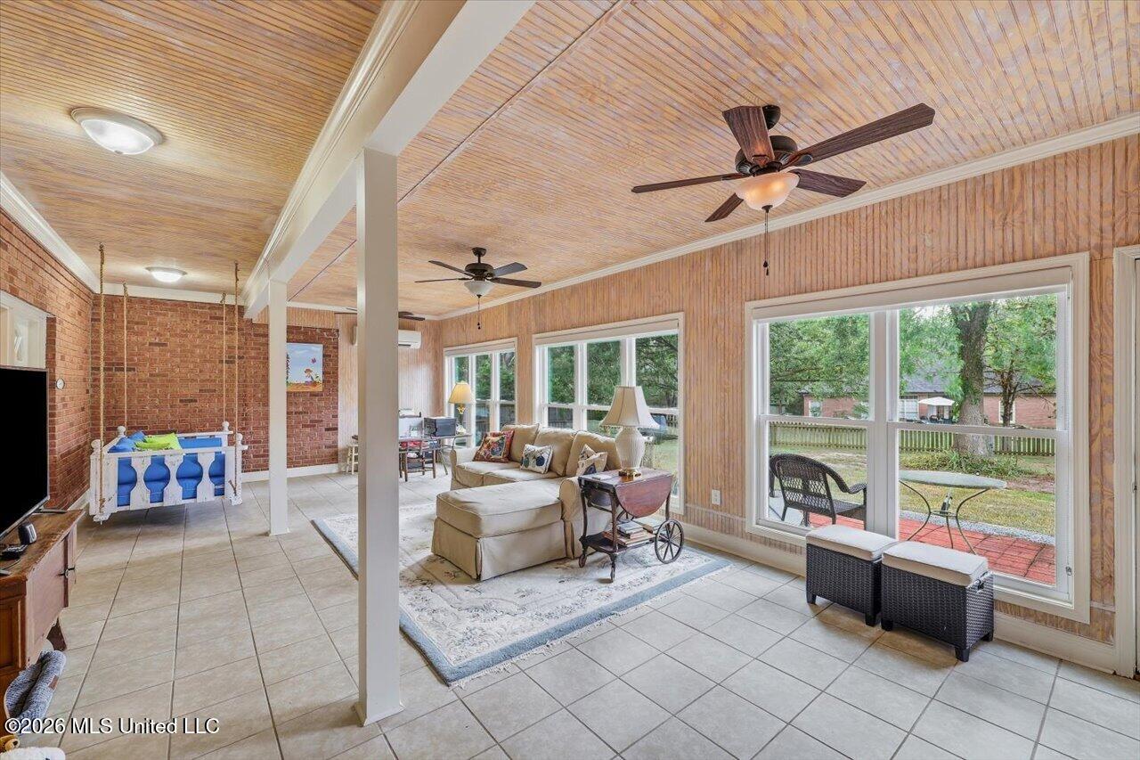 206 Hillside Street Property Photo 33