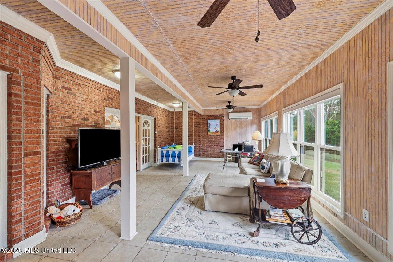 206 Hillside Street Property Photo 34