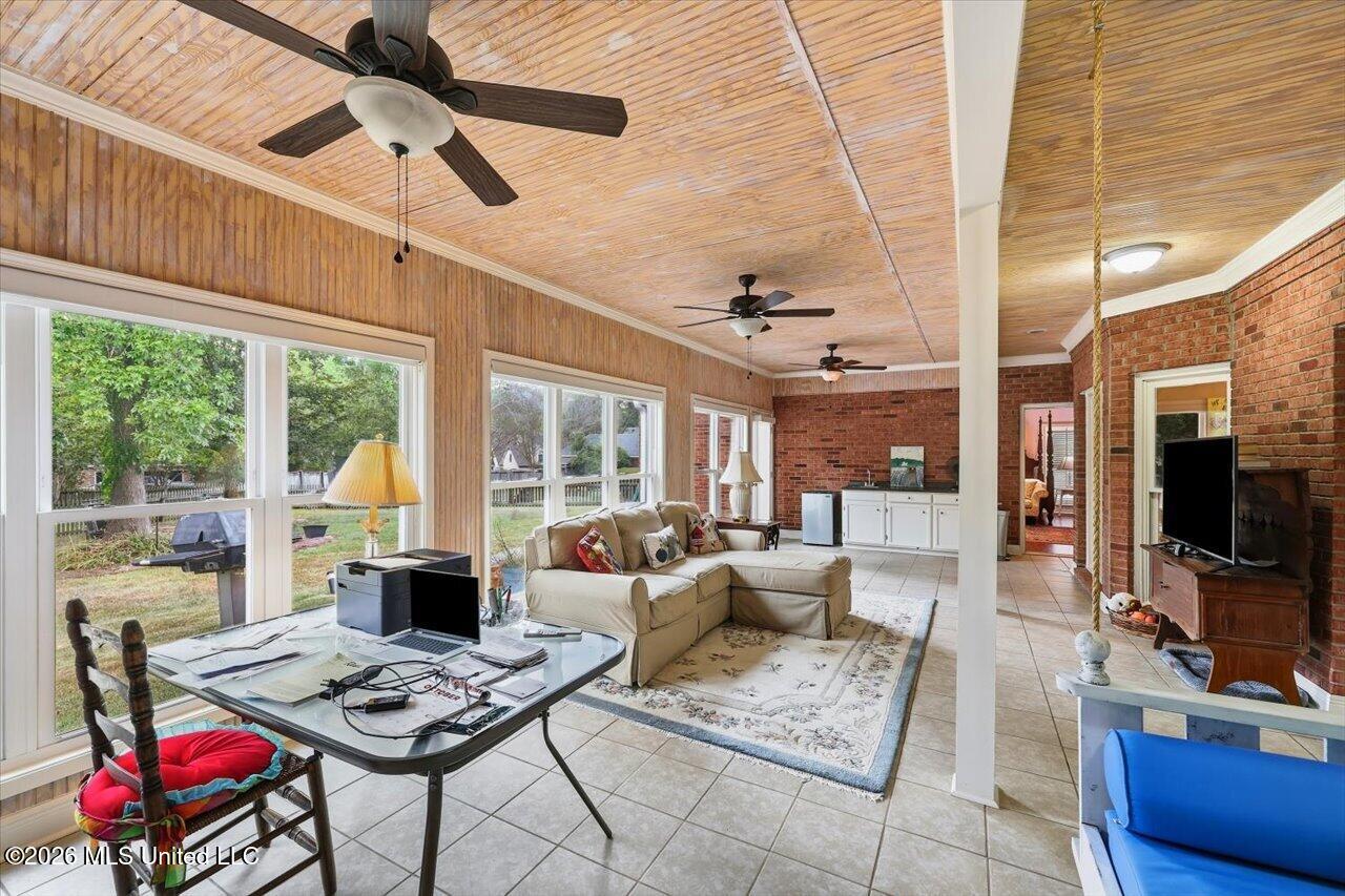 206 Hillside Street Property Photo 35