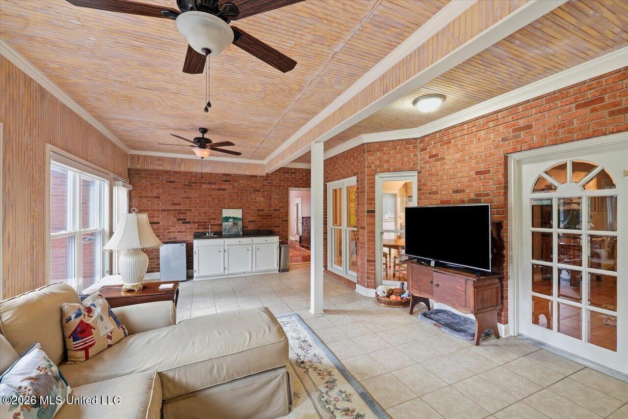 206 Hillside Street Property Photo 36