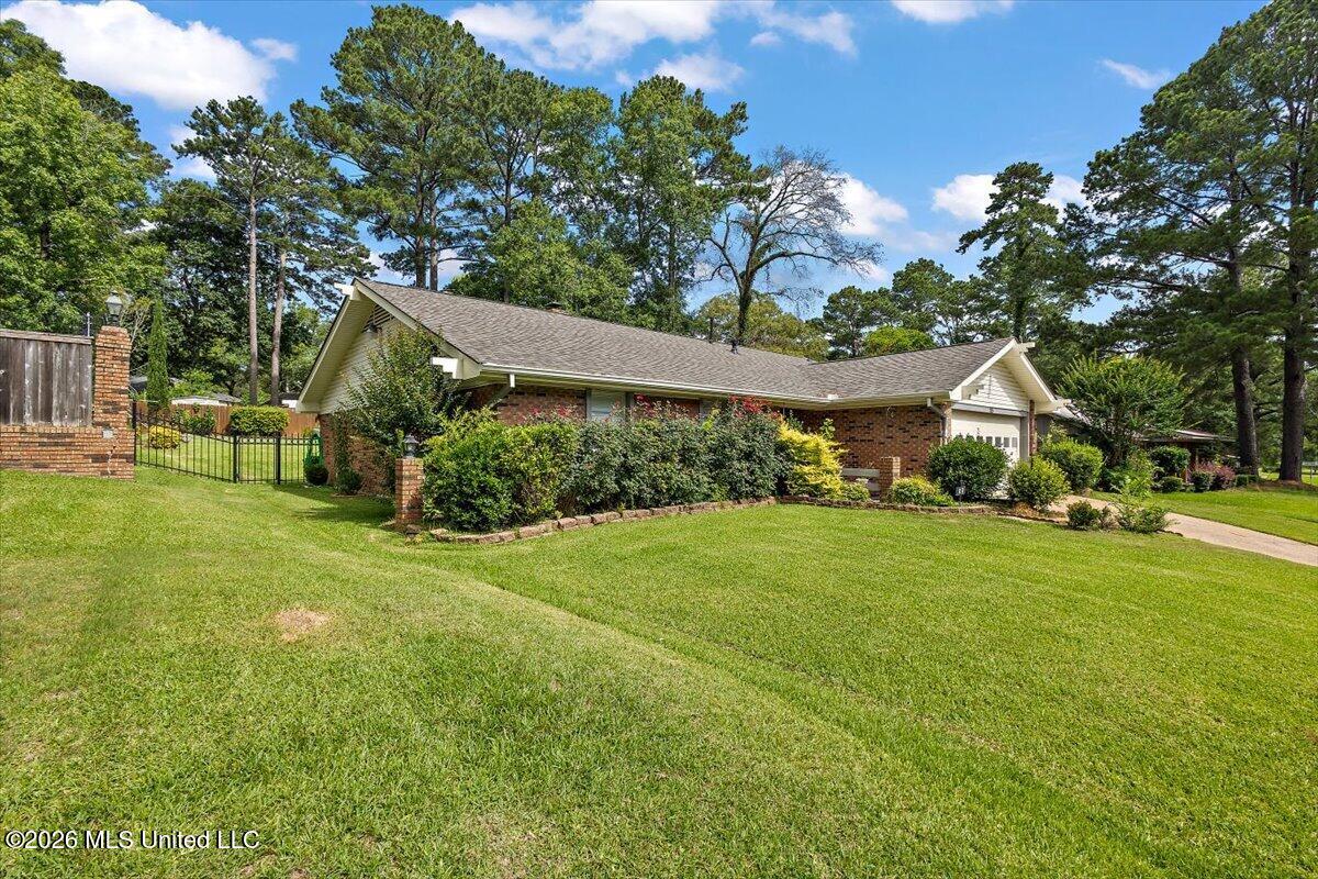 55 Sunline Drive Property Photo 2