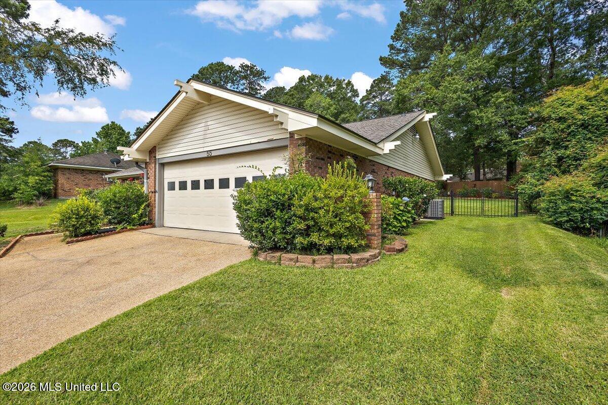 55 Sunline Drive Property Photo 3
