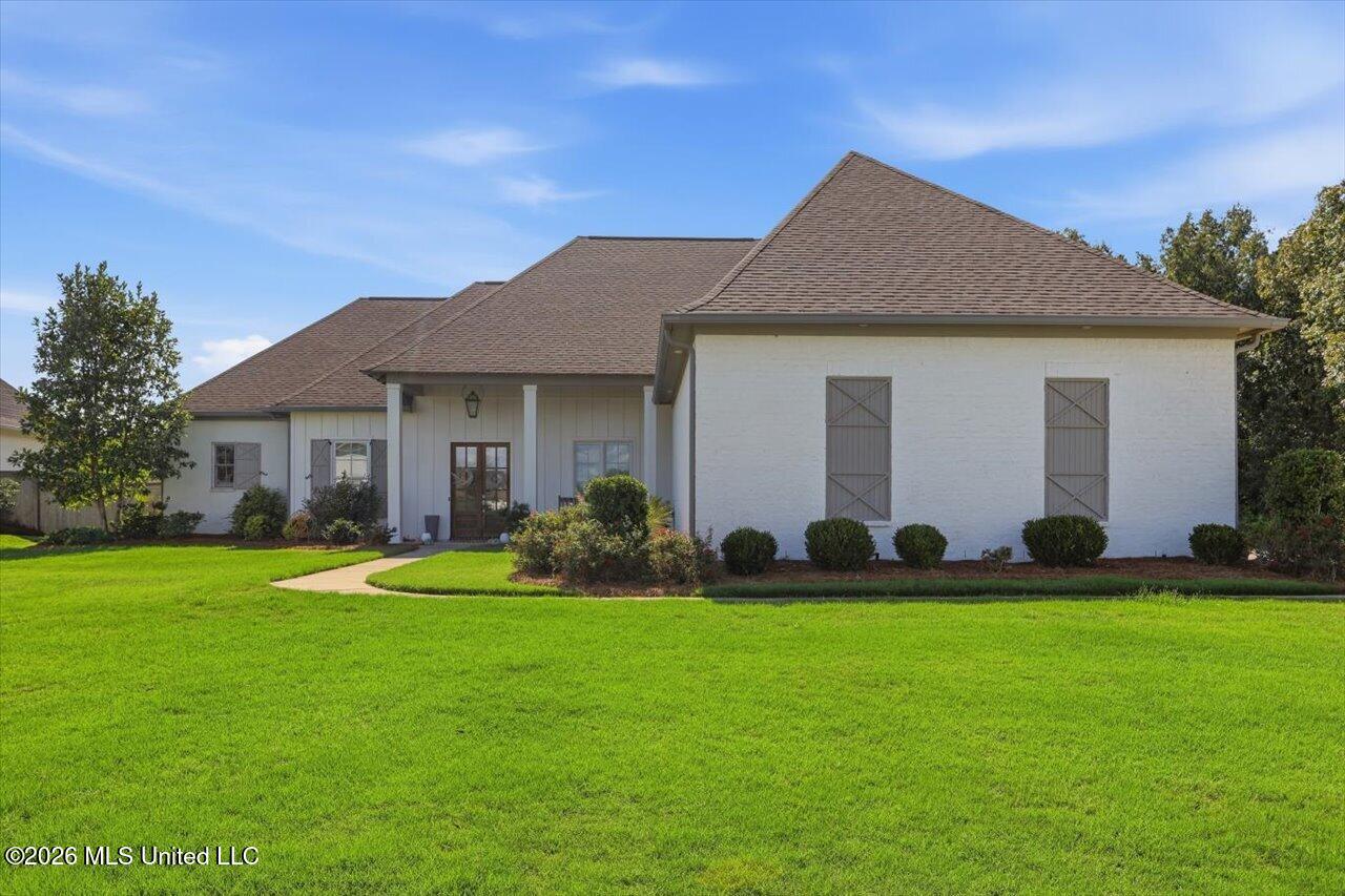 403 W Oak Circle Property Photo 2