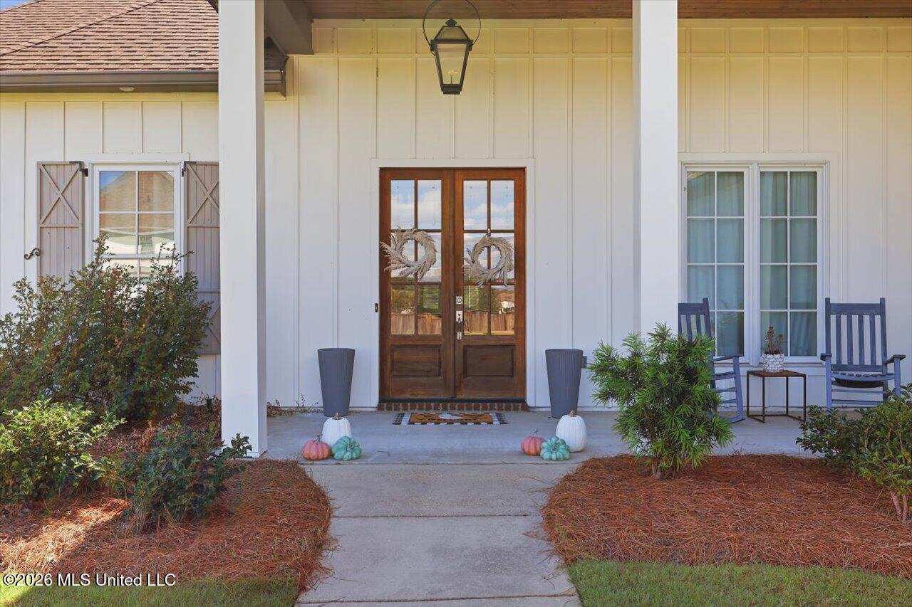 403 W Oak Circle Property Photo 3