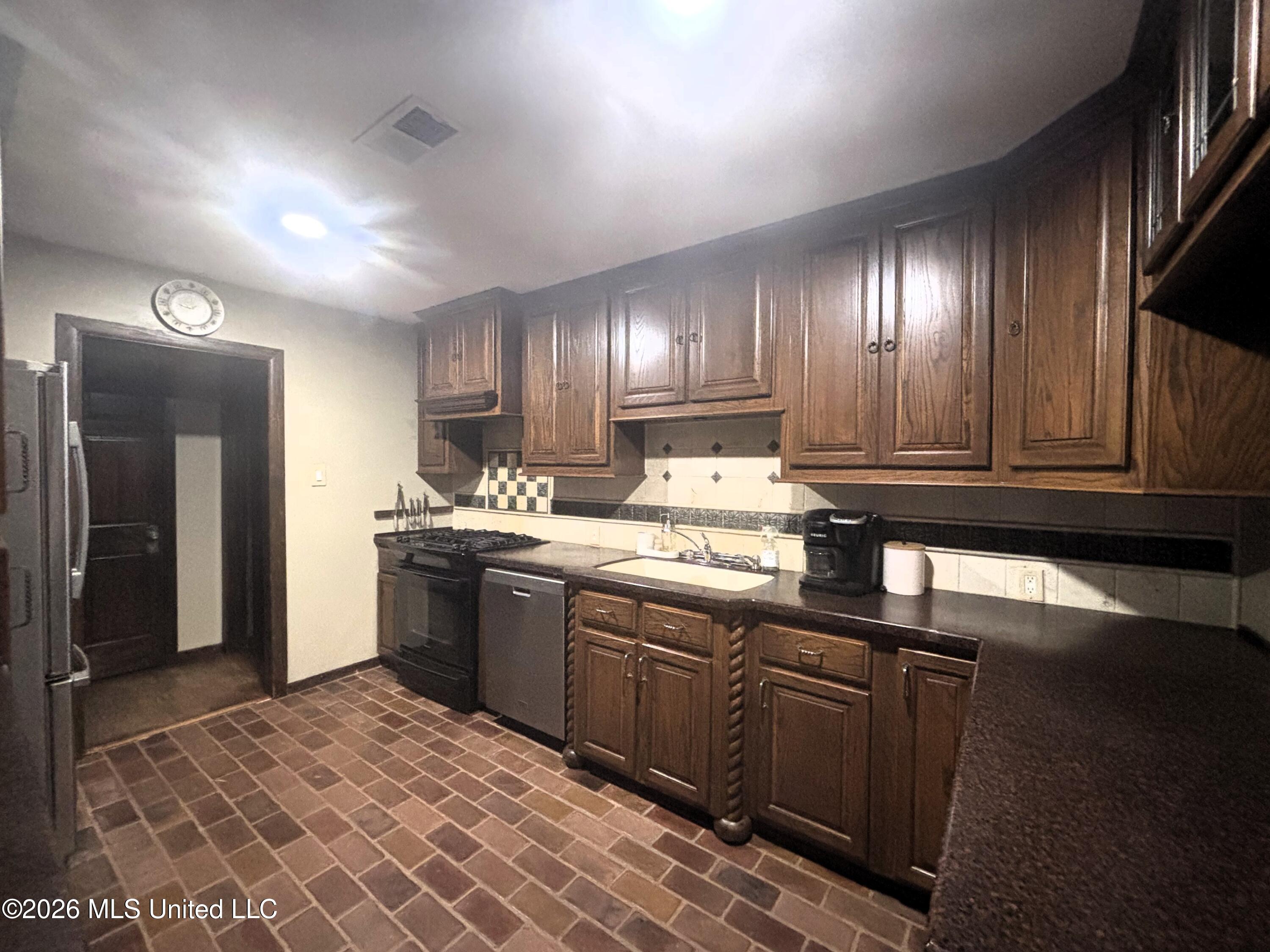 2213 North Street Property Photo 12