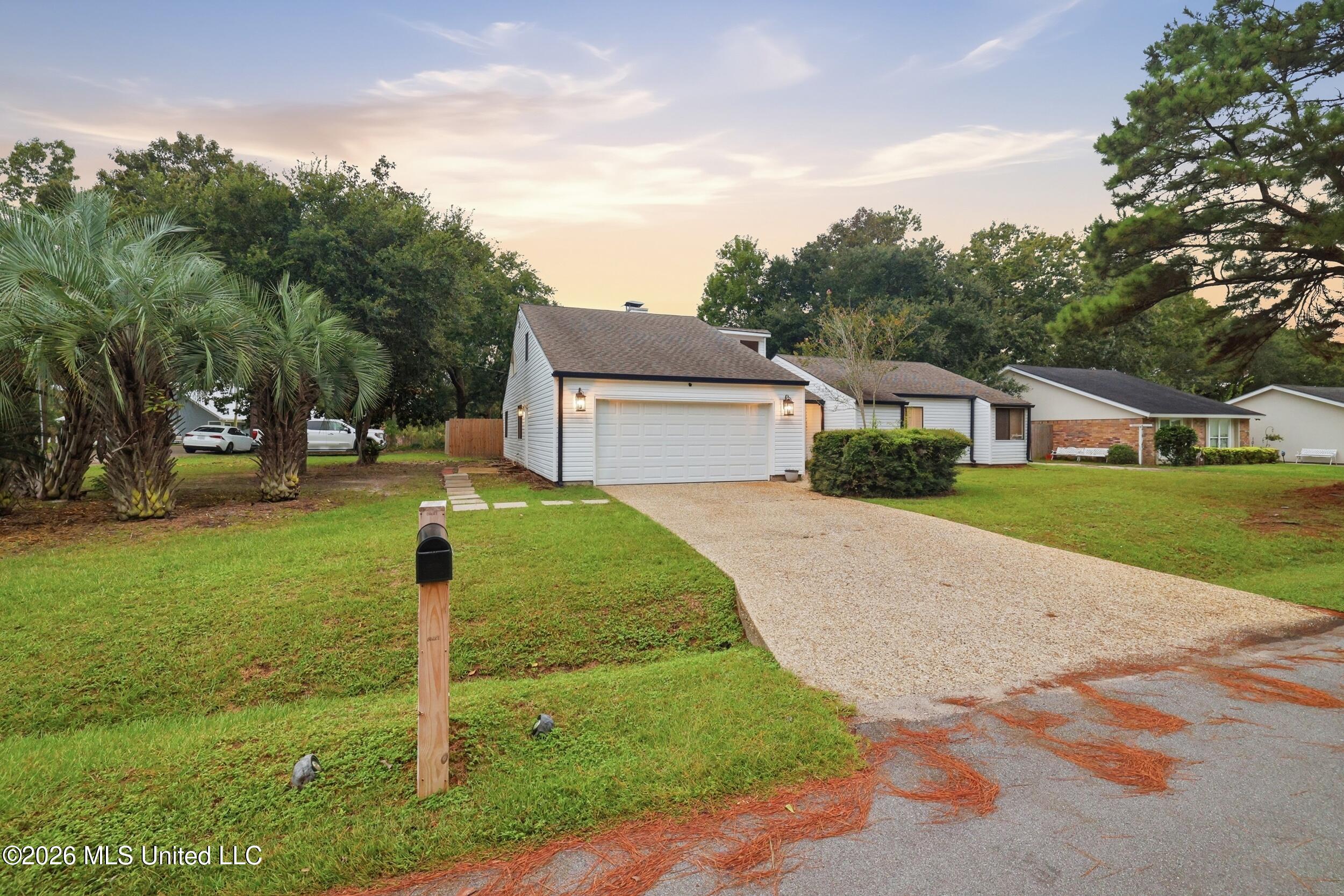 5420 E Diamondhead Drive Property Photo 3