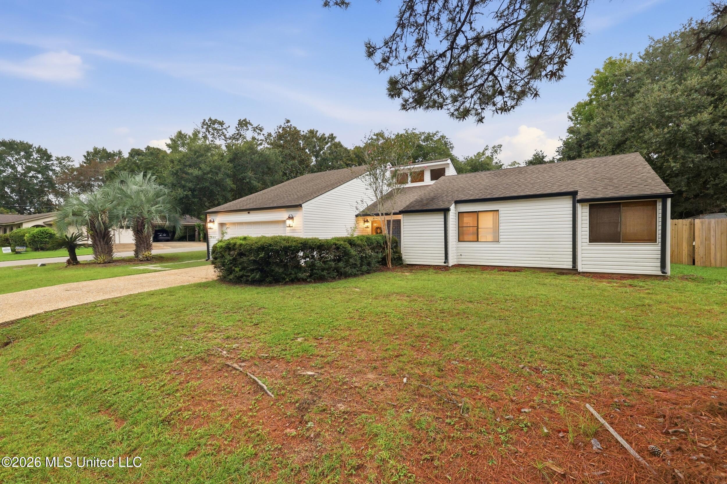 5420 E Diamondhead Drive Property Photo 4
