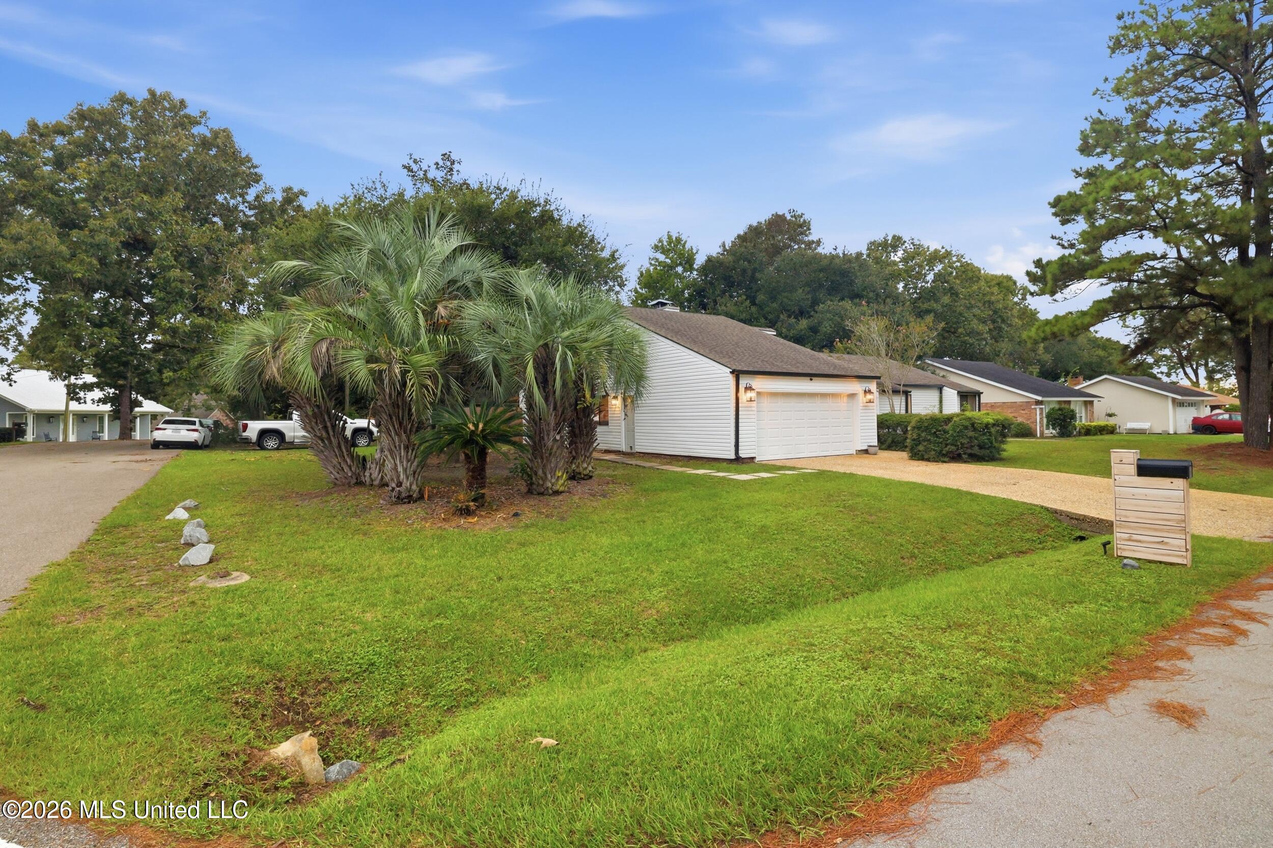 5420 E Diamondhead Drive Property Photo 5