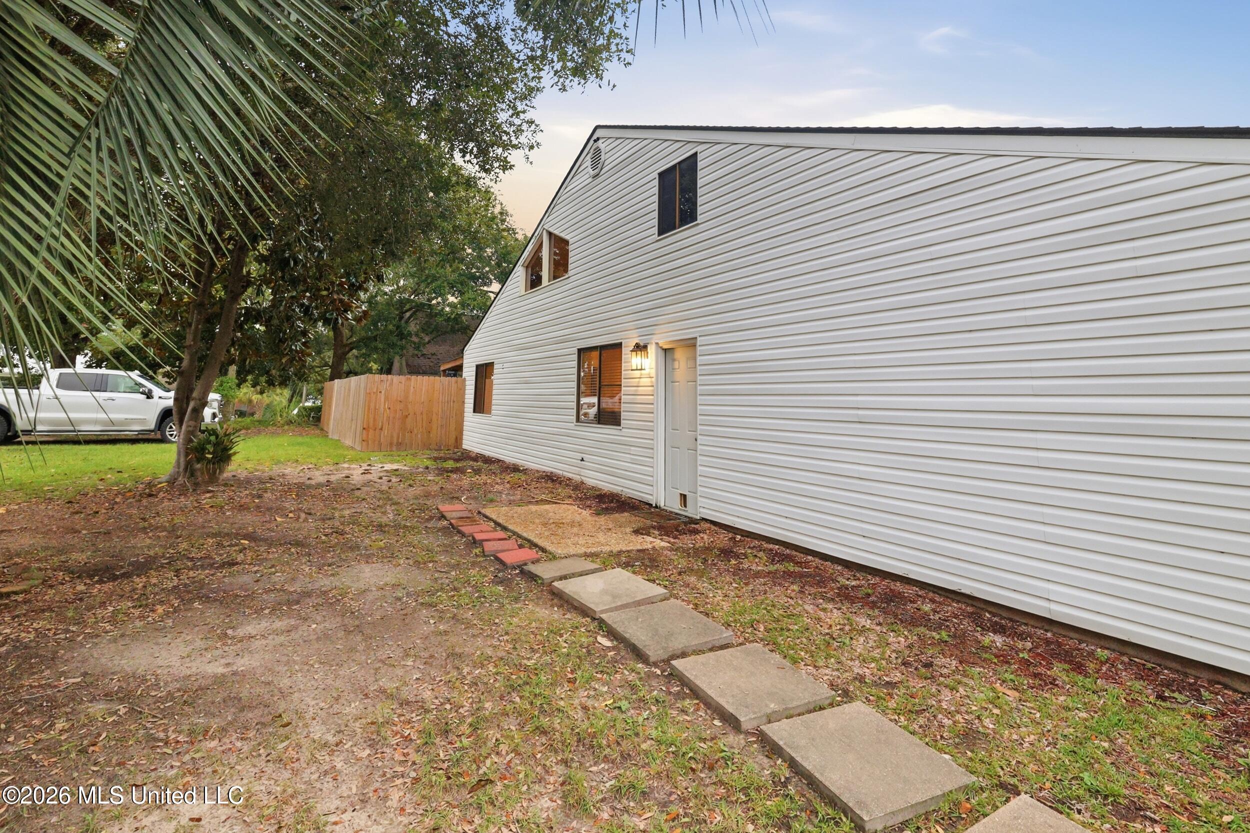 5420 E Diamondhead Drive Property Photo 6