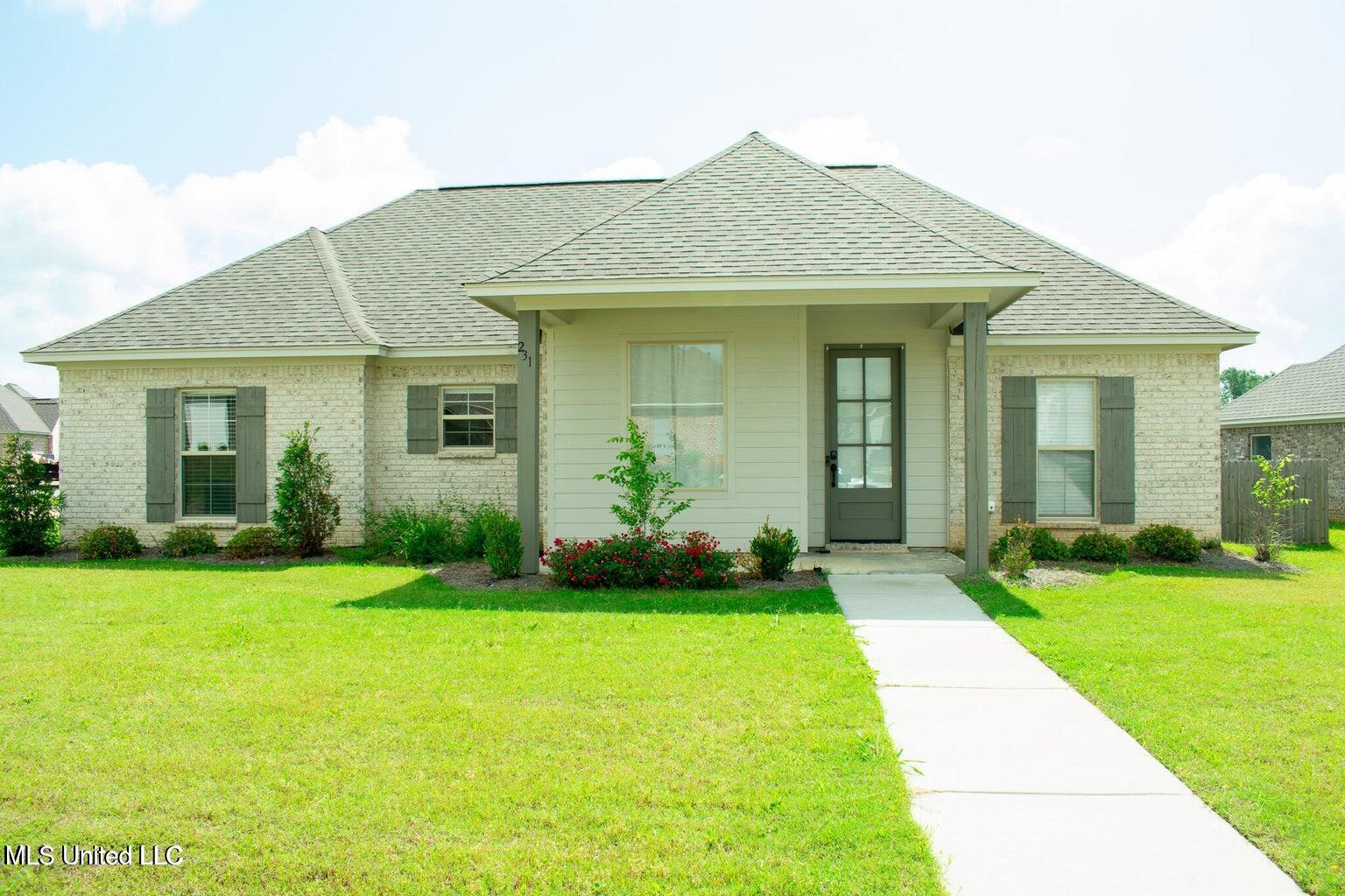 231 Buttonwood Lane Property Photo 1