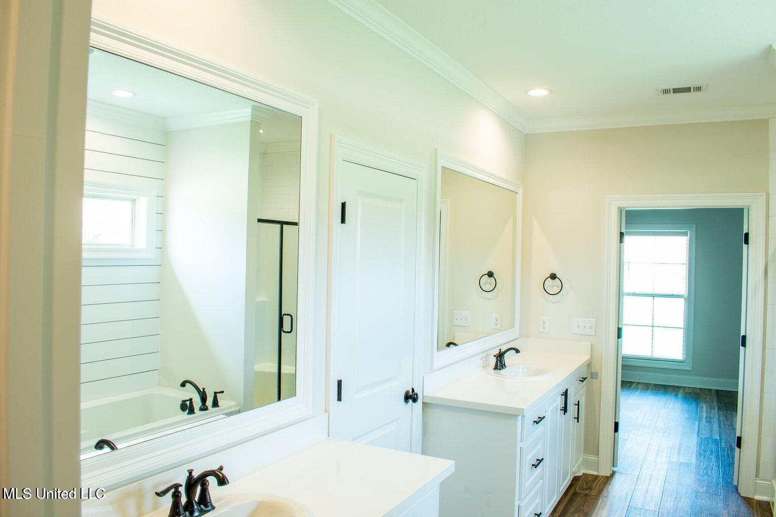 231 Buttonwood Lane Property Photo 13