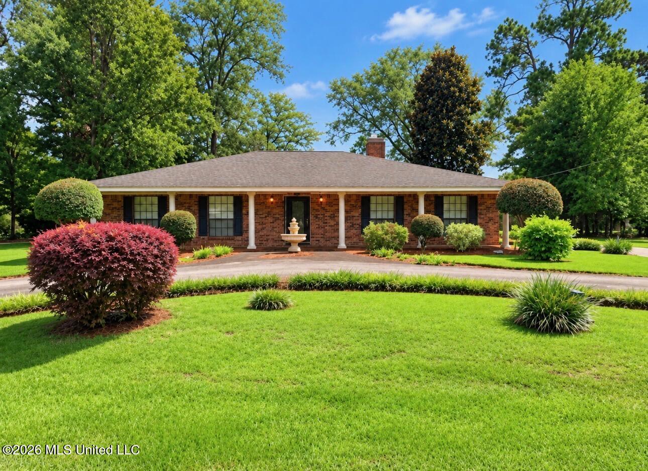 615 E Lakeshore Drive Property Photo 1