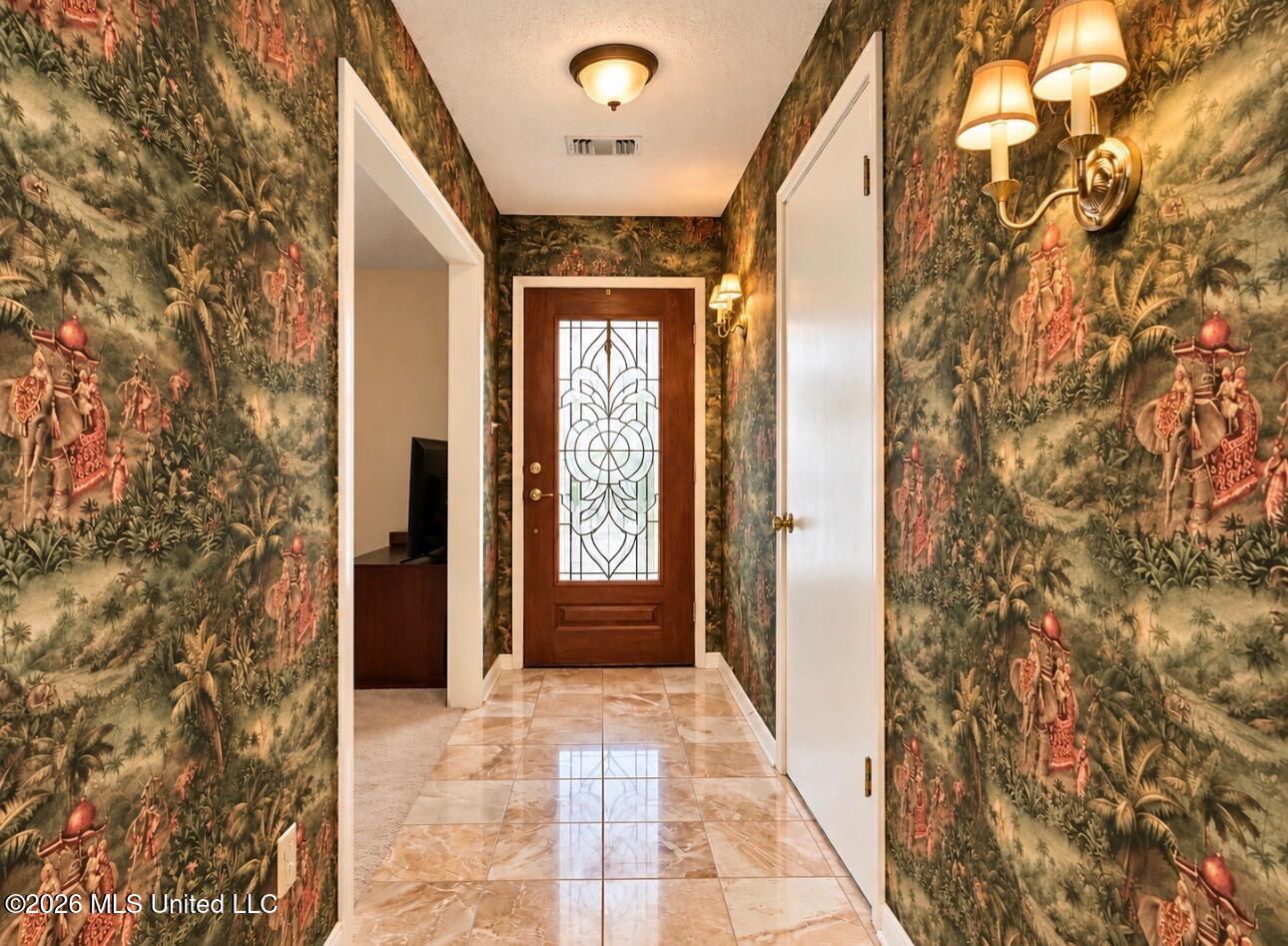 615 E Lakeshore Drive Property Photo 4
