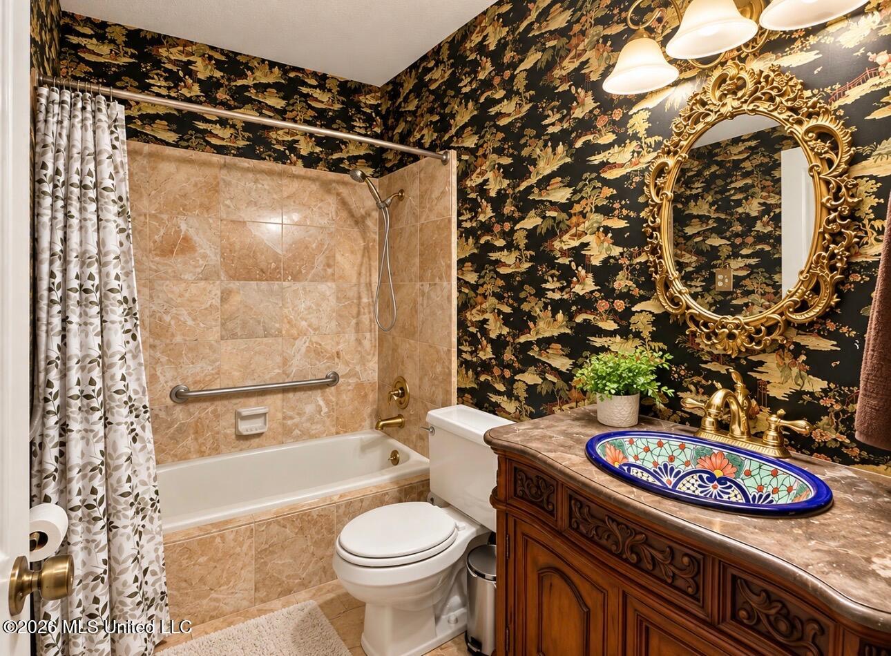 615 E Lakeshore Drive Property Photo 9