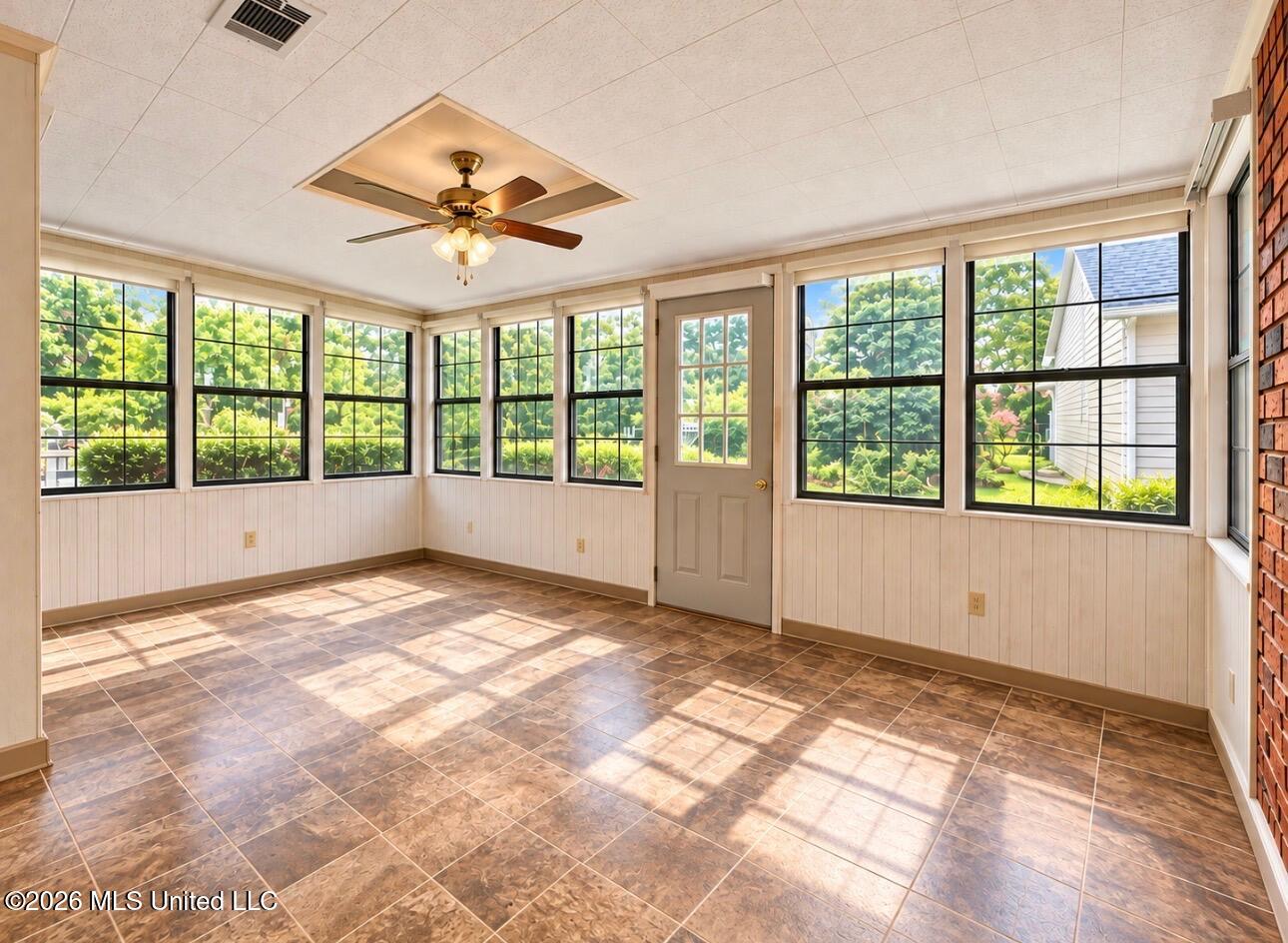 615 E Lakeshore Drive Property Photo 14