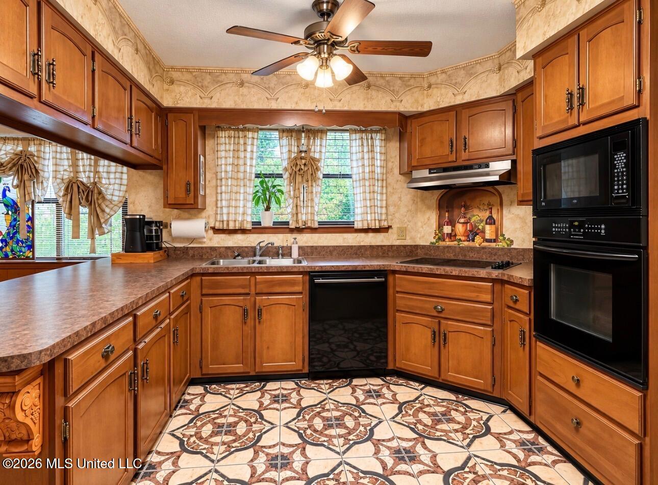 615 E Lakeshore Drive Property Photo 15