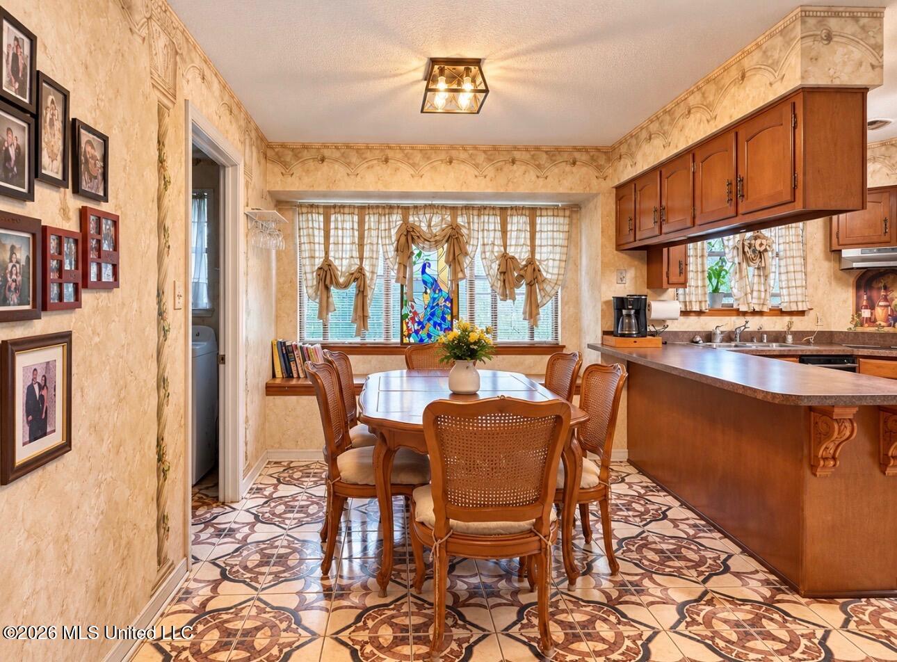 615 E Lakeshore Drive Property Photo 17