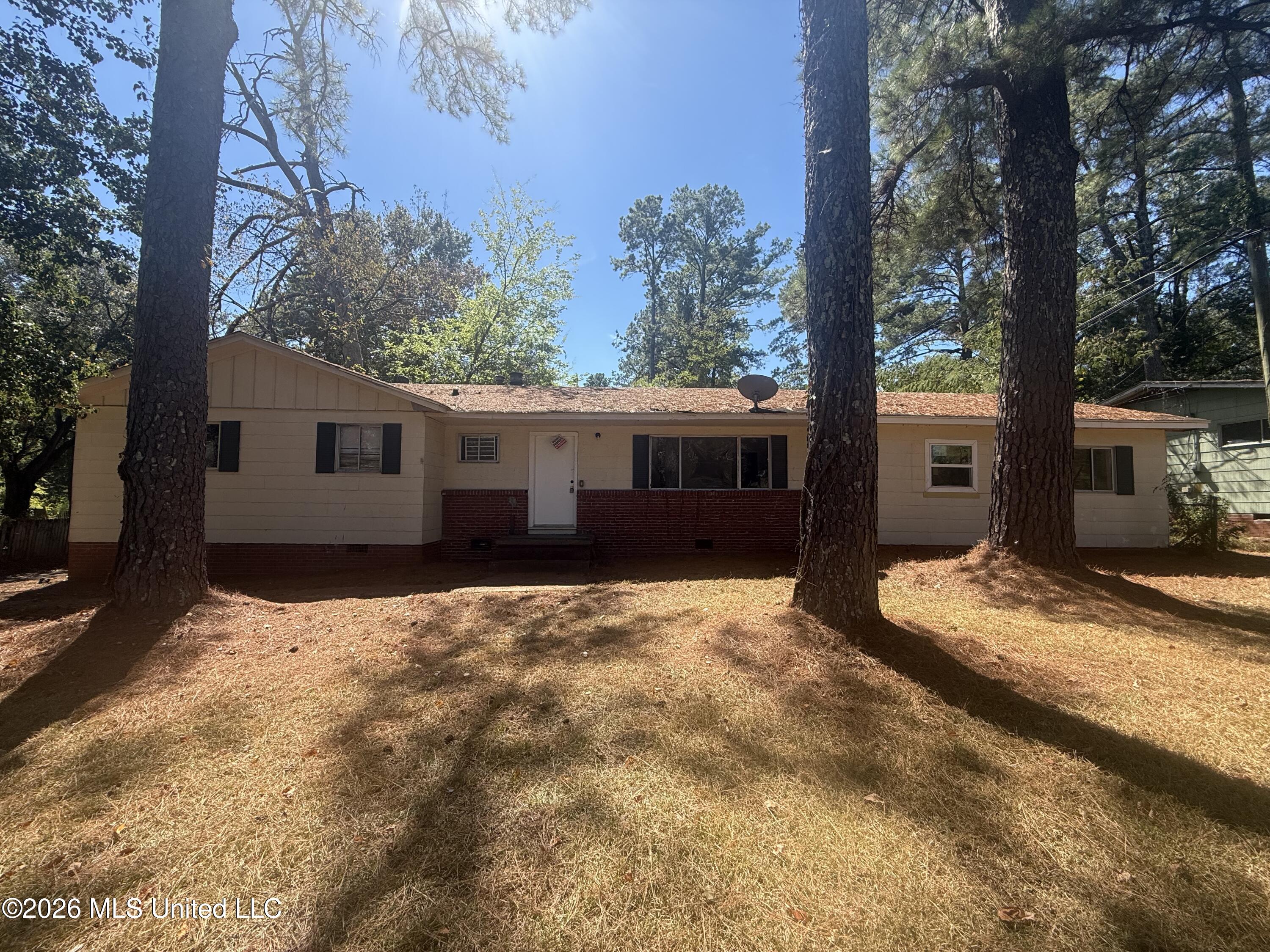 905 Raymond Road Property Photo 1