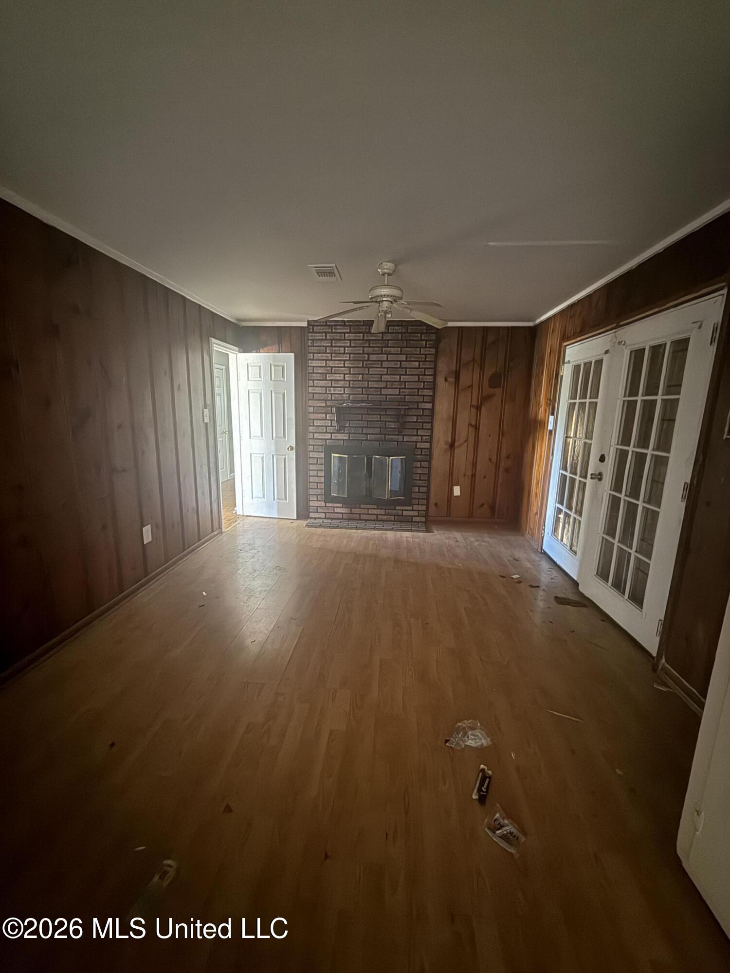 905 Raymond Road Property Photo 9