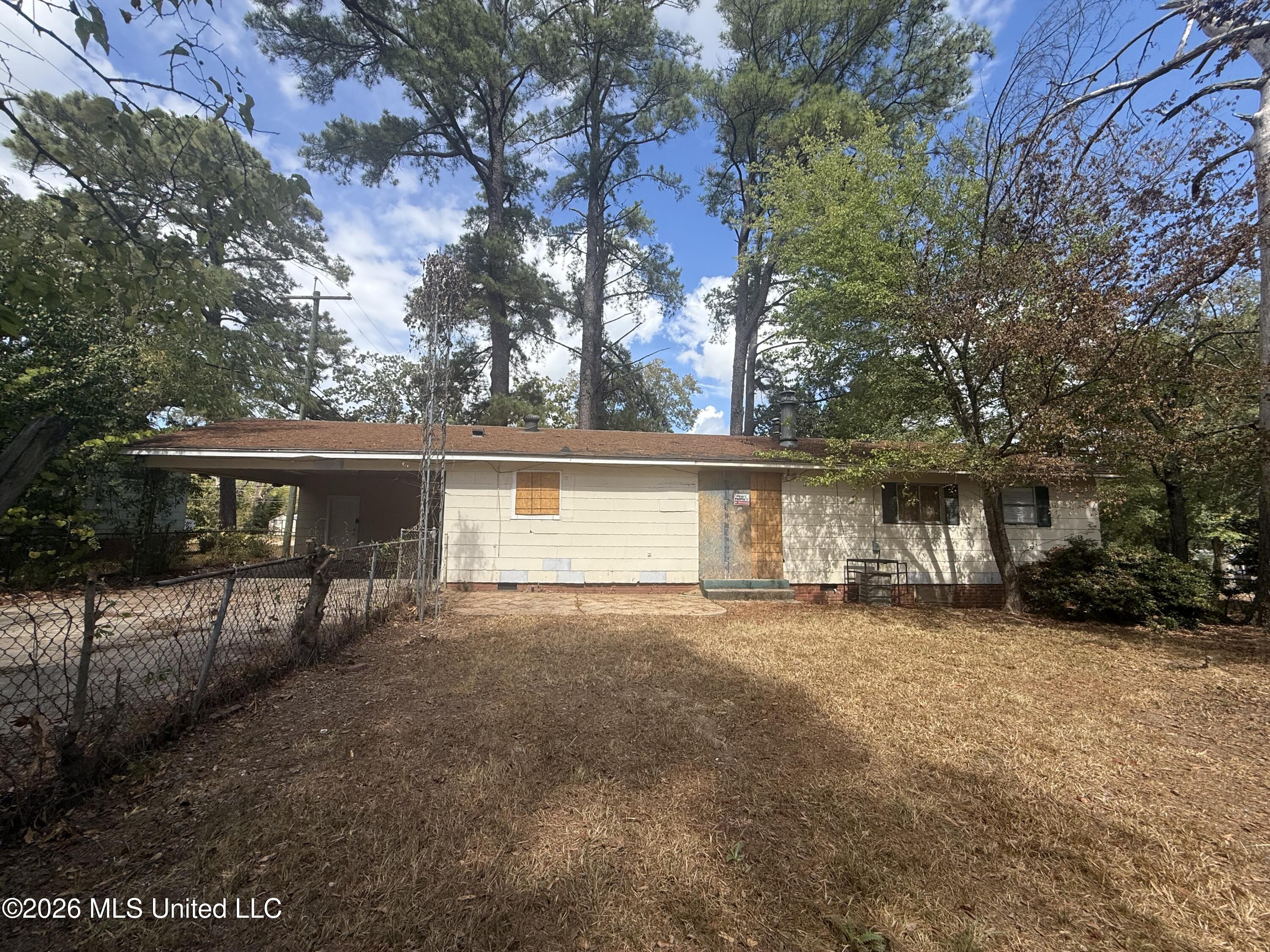 905 Raymond Road Property Photo 11