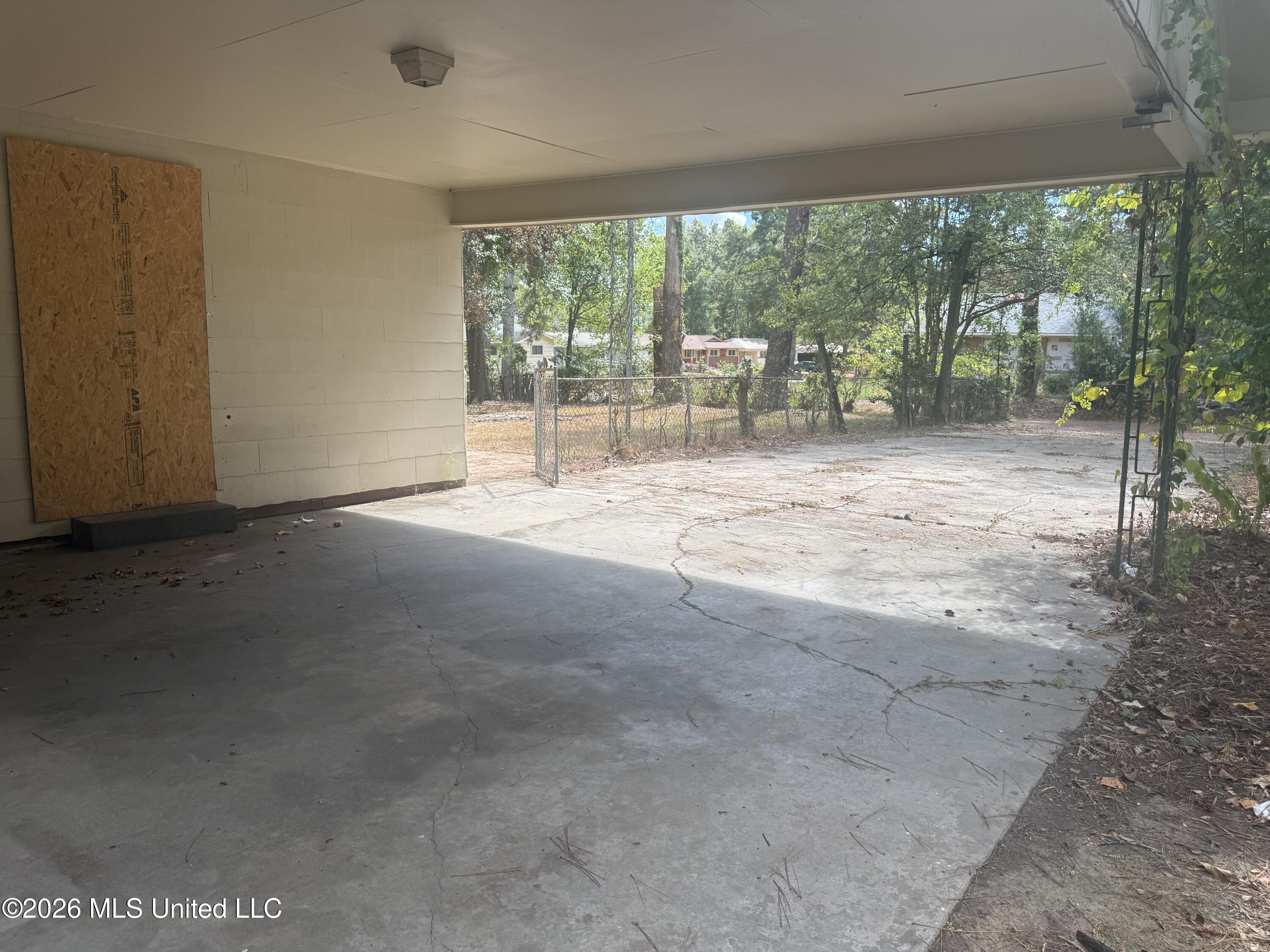 905 Raymond Road Property Photo 12