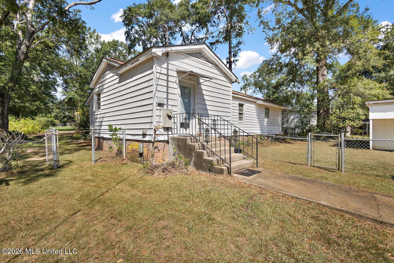 815 S Jackson Street Property Photo 16