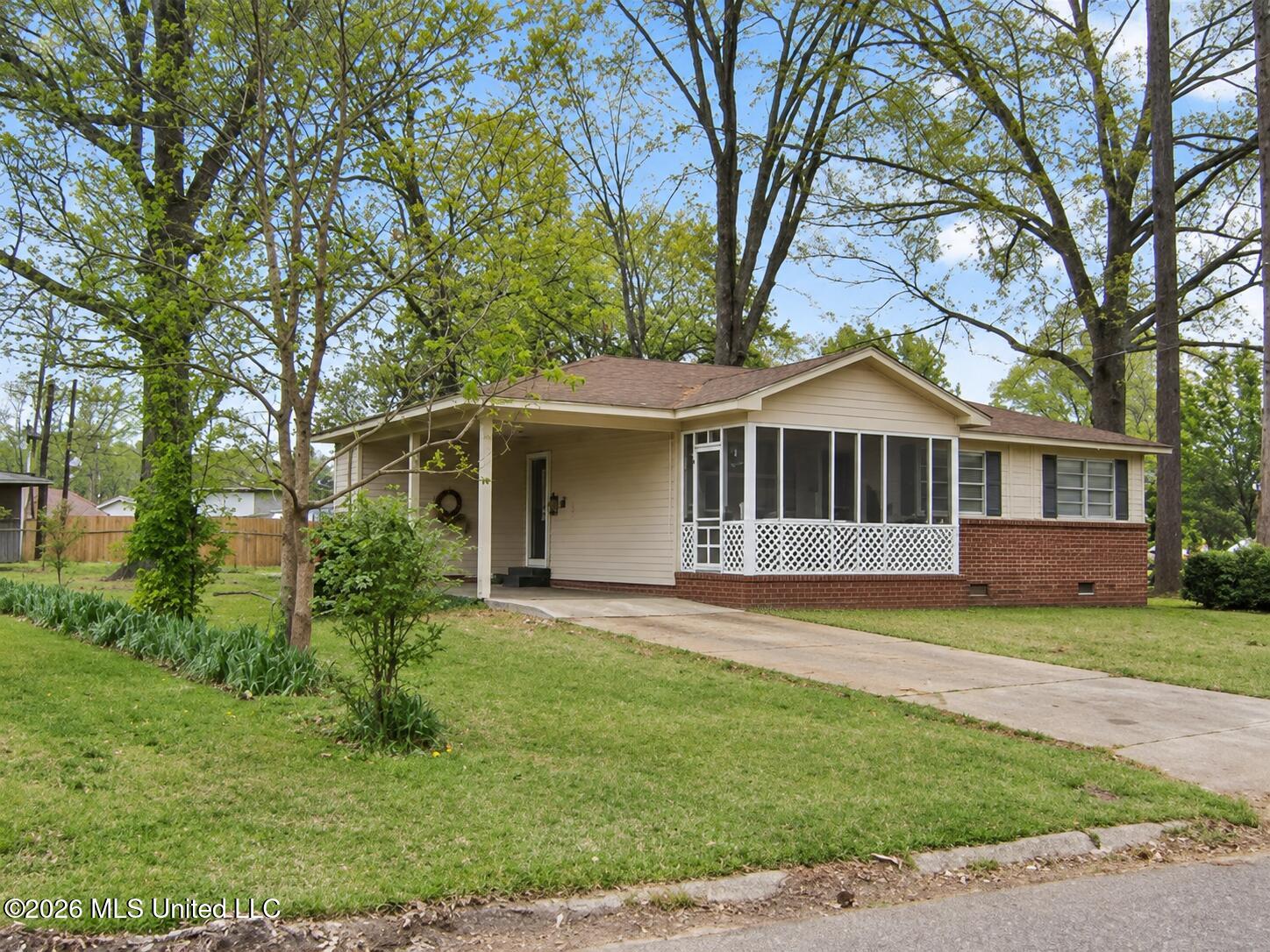 302 Lionel Road Property Photo 1