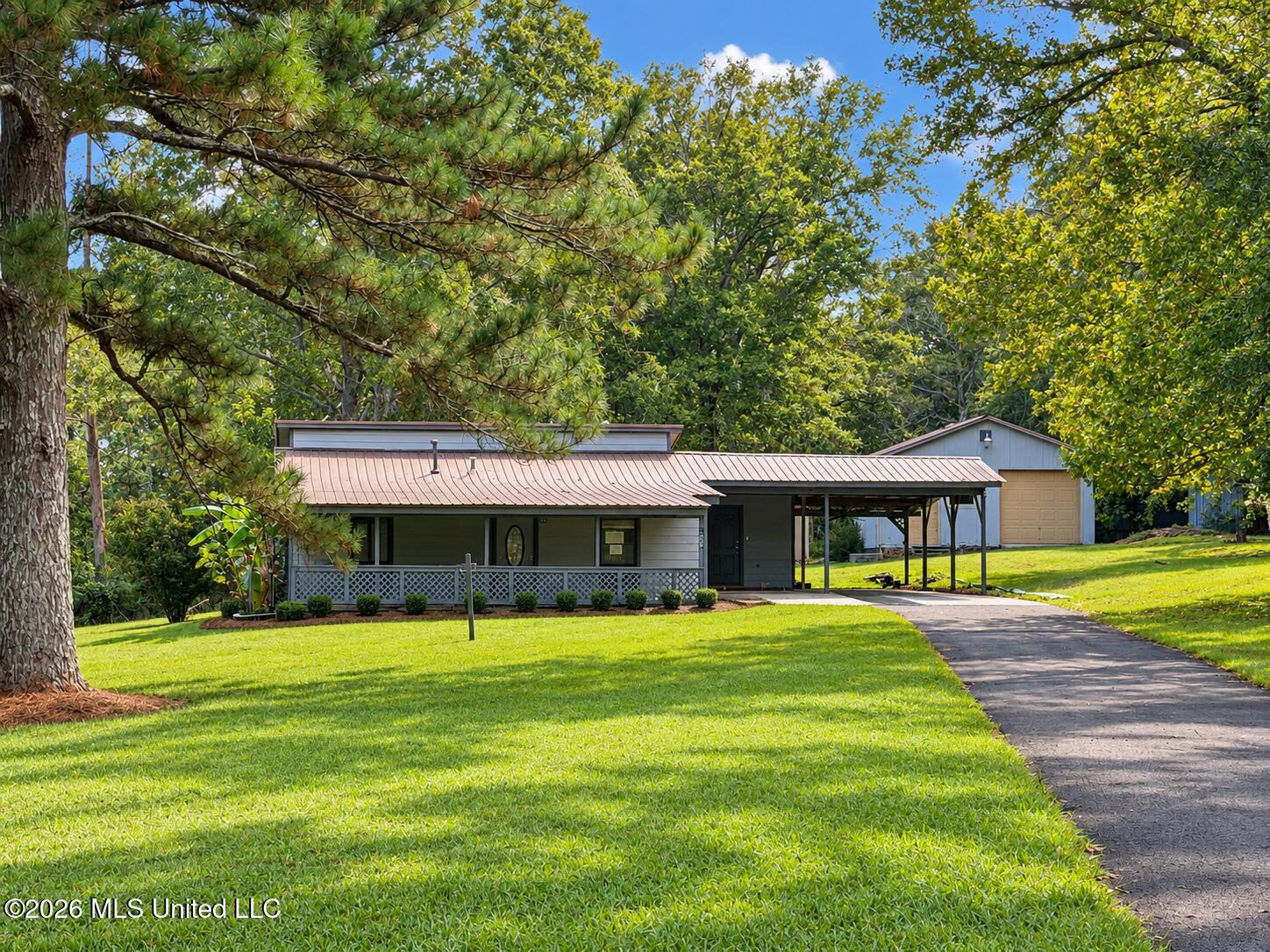 621 N Brooks Avenue Property Photo 1